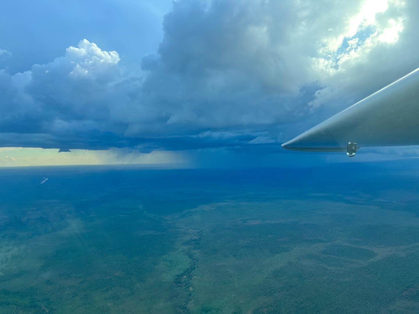 The wet is here, and so are we, book now for a remote charter!!
#wa #hallscreekwa #aviation #scenic #wetseason #kimberly @blxke.h