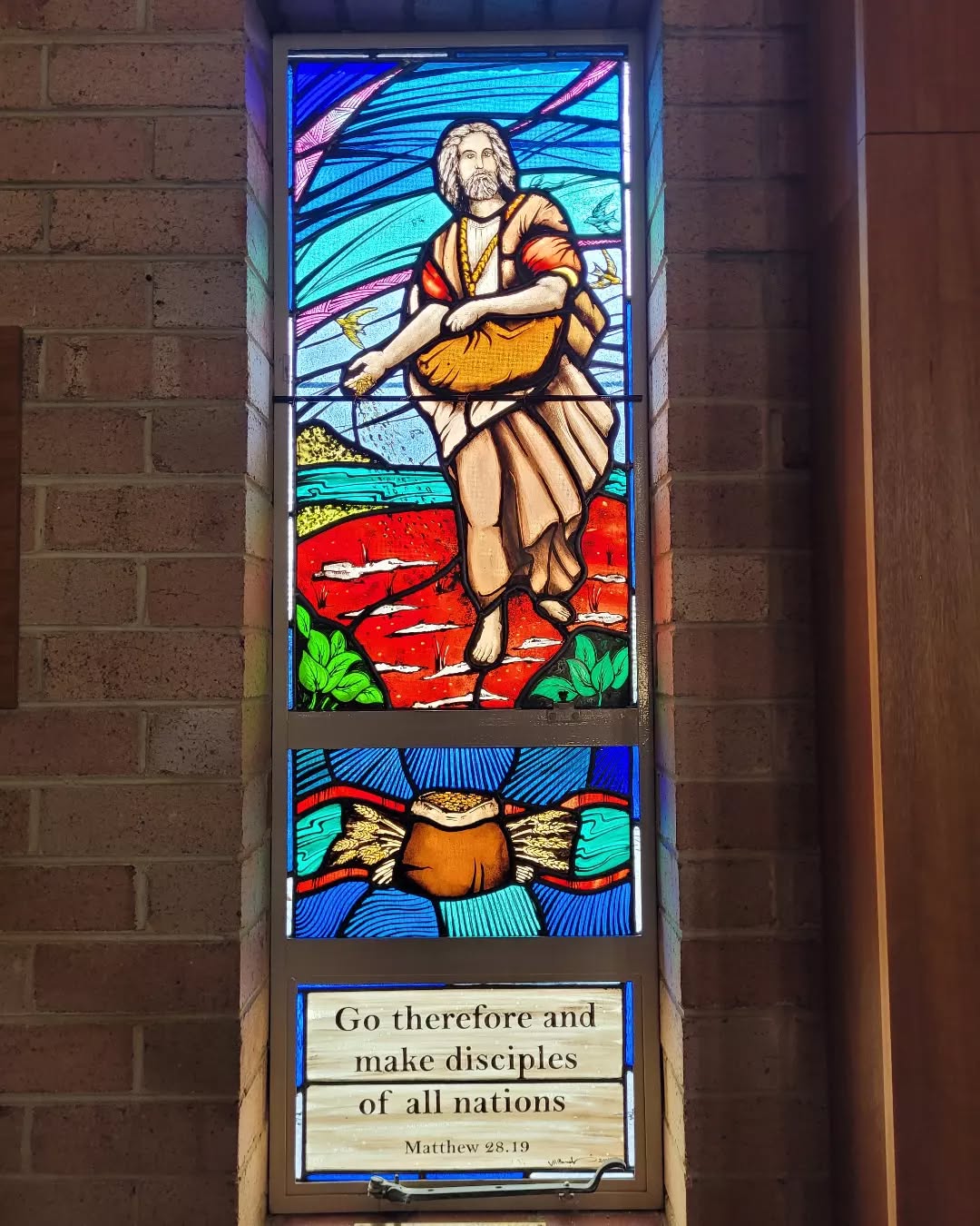 And another window, sponsored by a different parishioner! Thanks be to God! A wonderful depiction of the Parable of the Sower, with the Great Commission as the verse to interpret the story.
#anglicanparishofcanning #saintmichaelandallangels #anglicandioceseofperth #bisschopsglass #parableofthesower #greatcommission #stainedglasswindow #stainedglass
@bisschops_glass