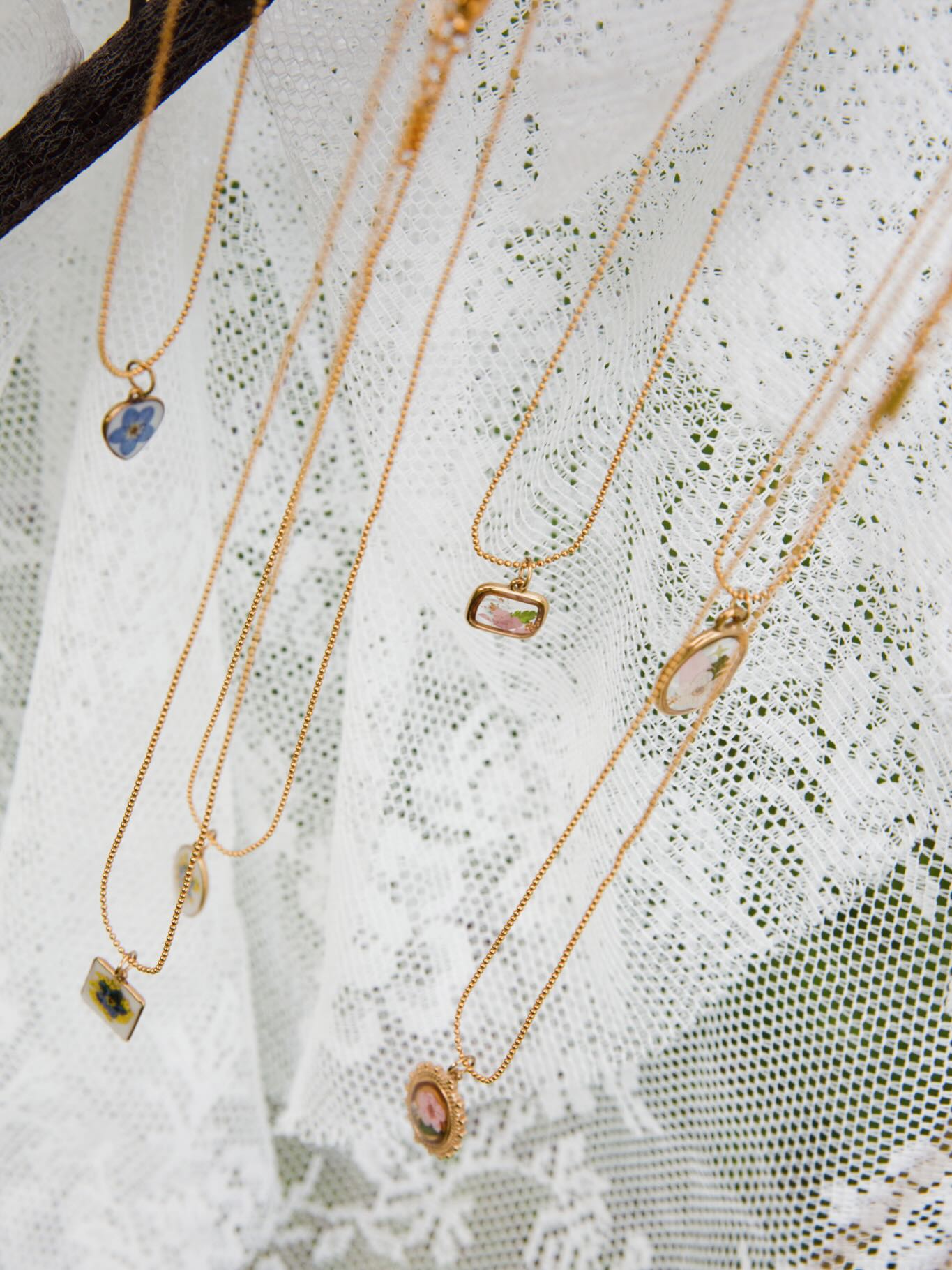 COMING SOON 🌸
Preserved blooms, sealed in time—and waterproof for real life.
.
.
.
.
#seesea #lovefromthesea #waterproofjewelry #tarnishfreejewelry #preservedflowerjewelry