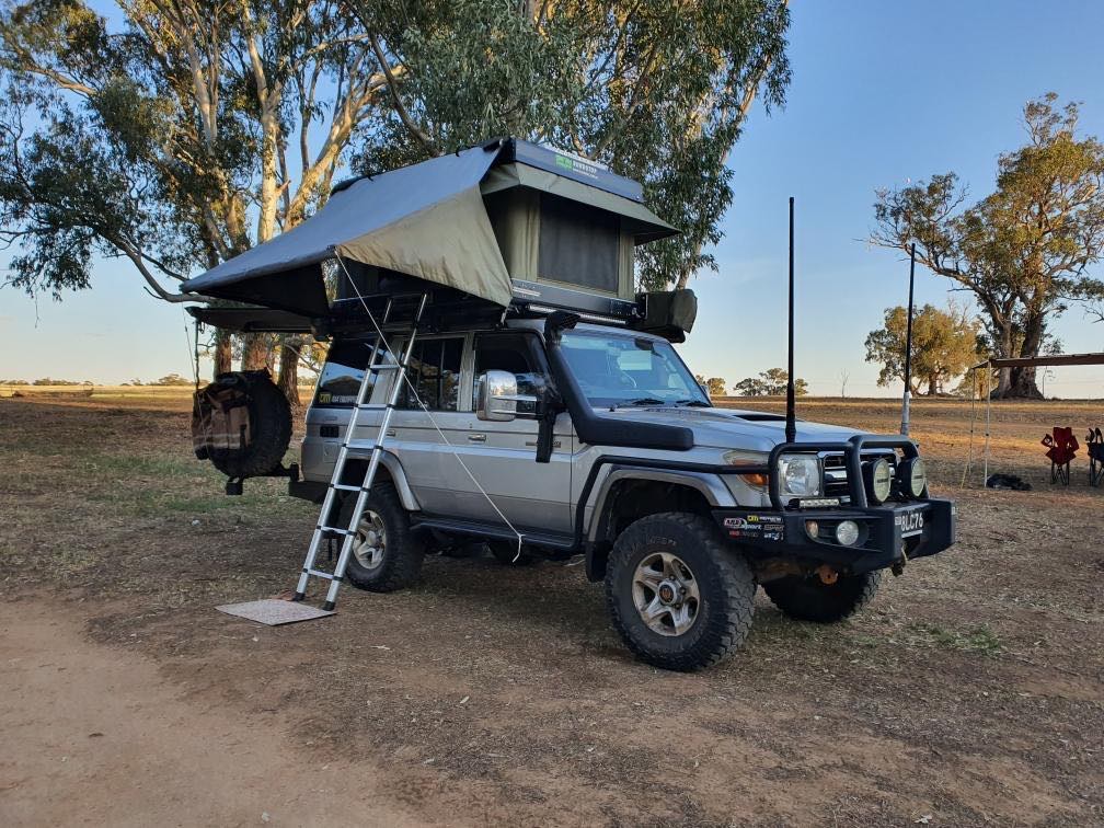 Bundutec add a room and Bubdutop electric roof top tent all set up on the 76 series