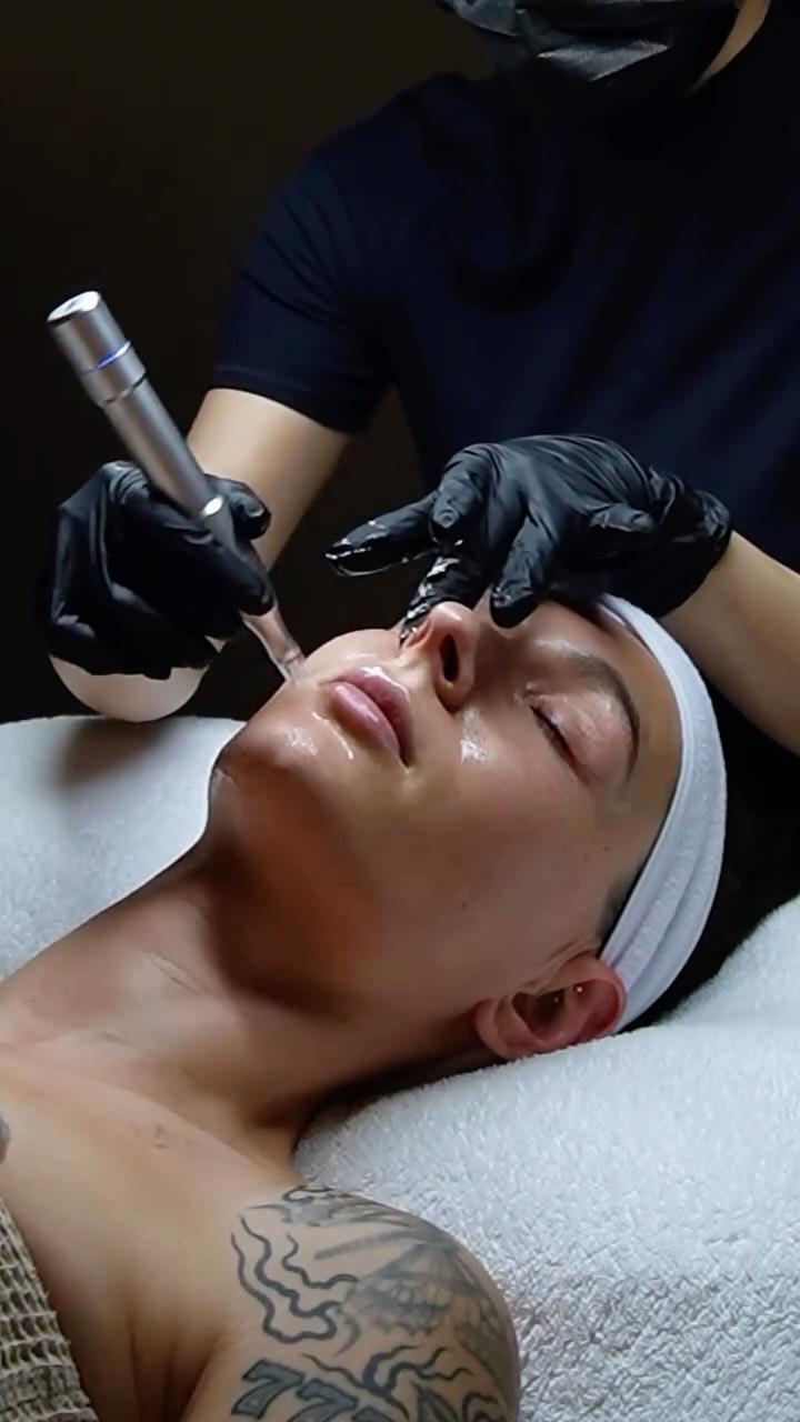 Derma Channel Nano Infusion Facial ✨
From a gentle cleanse to advanced Derma Channel Nano Infusion, every step is designed to deeply hydrate, repair, and support healthy skin function.
Product used: @lemieux
- Peptide Foam Cleanser
- Hyaluronic Serum
- EGF-DNA Serum
- Iso-Cell Recovery
- O² Calming Gel Mask
Website🔗www.ricozybeauty.com
Contact 📩 info@ricozybeauty.com
Location📍300 E Colorado Blvd, Unit 241, Studio 409,
Pasadena CA 91101 @salonrepublic
#lemieux #skincare #dermachannel #facial #esthetician