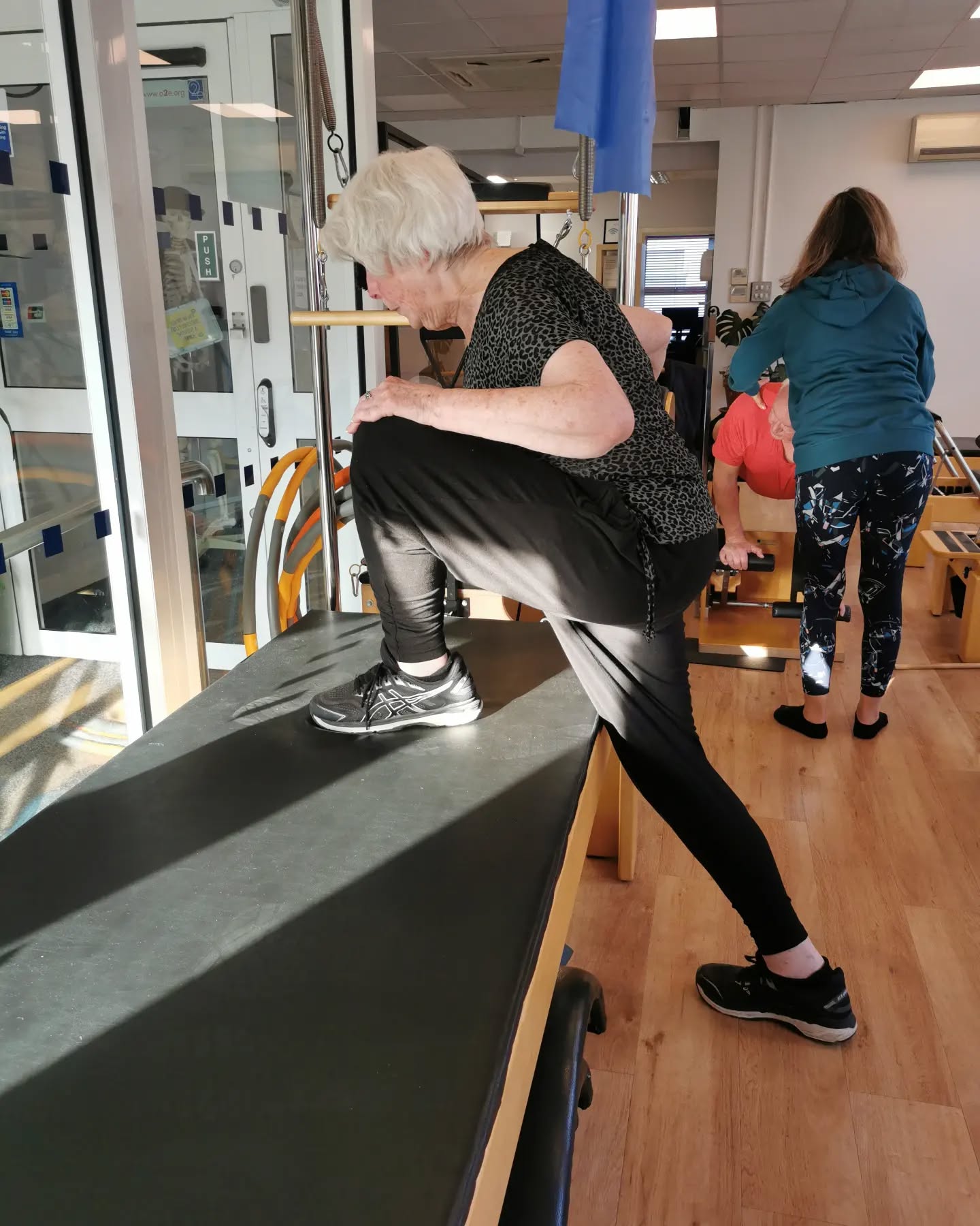 This stretch is magic for the body!!
💫👌🏻
#lovelife #livelife #workout #discipline #personaltrainer #muscle #pilates #backinshape #pt #injuryprevention #injuryrecovery #injuryrehab #kneesovertoes #blackboard #vivos #kneerehab
