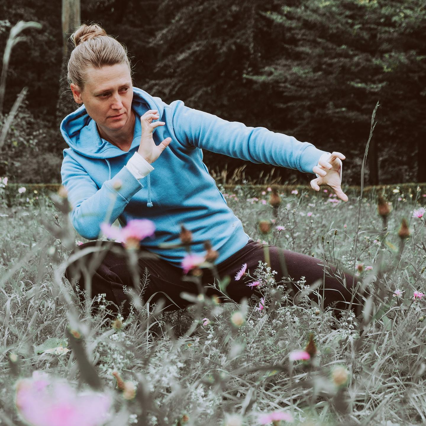 Tiger kommt bald...
... du willst wissen was es damit auf sich hat? 🤔
Noch ein bisschen Geduld! 😄
.
.
.
.
.
#daoflow #qigong #taichi #taichionline #qigongonline #taichiqigong #schönebewegung #lebenimjetzt #achtsamleben #innerebalance #innereharmonie #imeinklangmitmir #ruhigergeist #auszeitvomalltag #durchatmen #ausgeglichenheit #stressbewältigung #körperbewusstsein #sportzuhause #gesünderleben #selbstliebe #inspiration #gesundheit #healthylifestyle #positivevibes #taichideutschland #qigongdeutschland #auszeit #entspannung #chinesischesneujahr2022