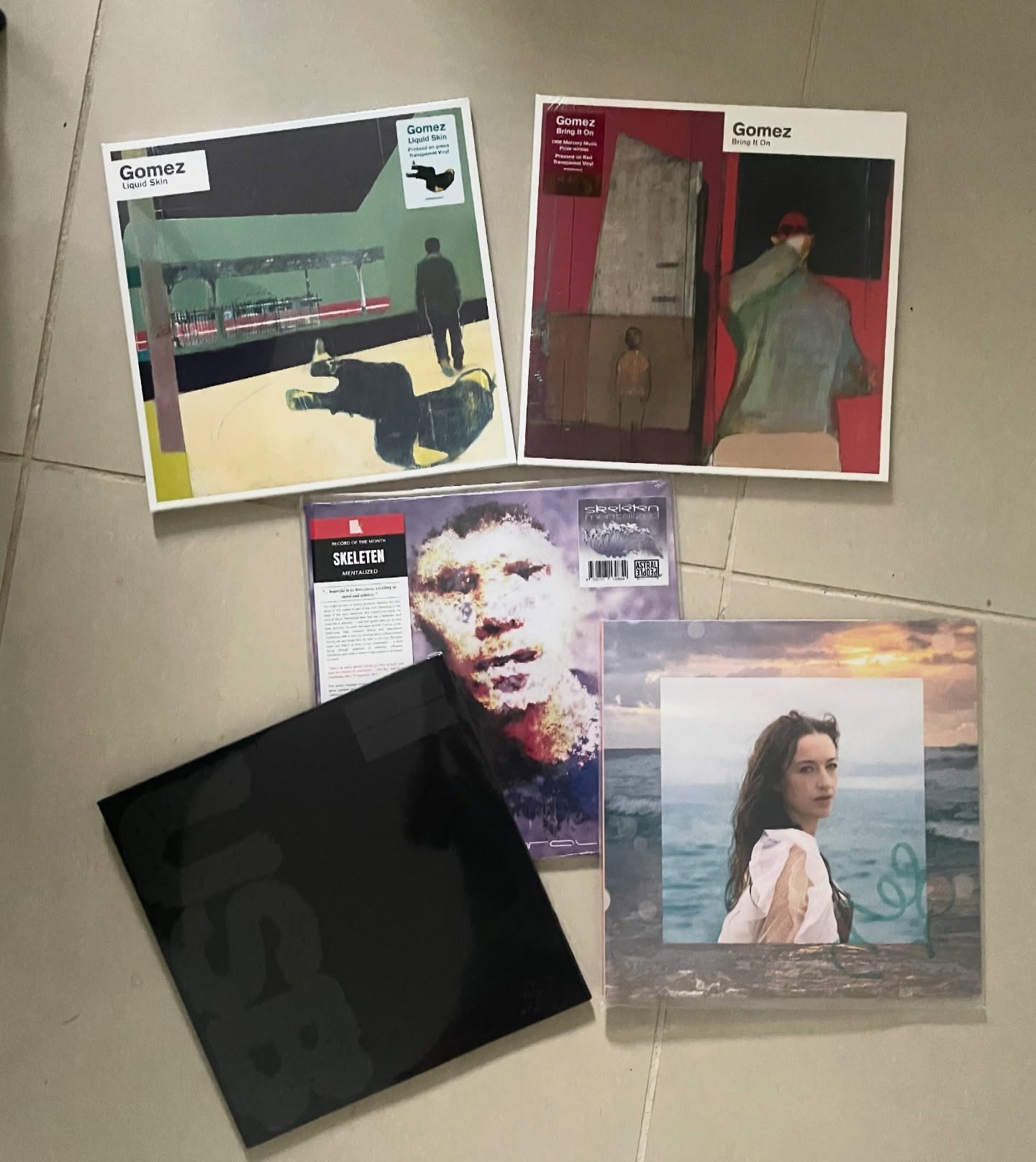 There can only be one winning #waxxlyricalclubcurator per month and for the first of 2026, it’s @smutters! Yes, he spent the most and his pack weighs the most, but look at this spread of music. Gomez, Fred again…, Meg Washington and of course our Skeleten ROTM. Hefty! 🎶