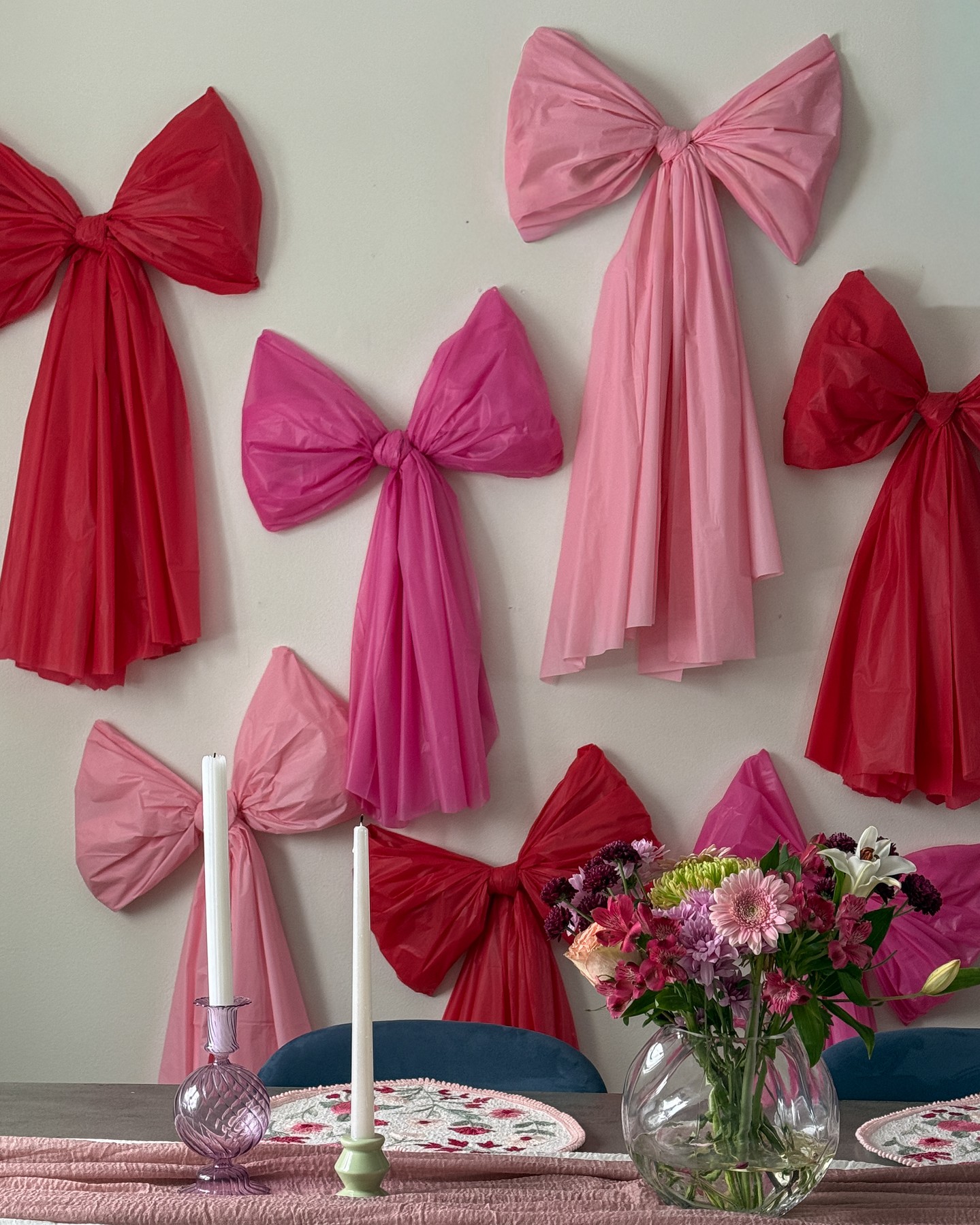 our dining room is all dressed up for valentine’s day 🌸🎀
#diybows #valentineshome #valentinesdecor
#diningroomdecor #valentinesday
bow decor, valentines decor, dining room, galentines day, diy valentines