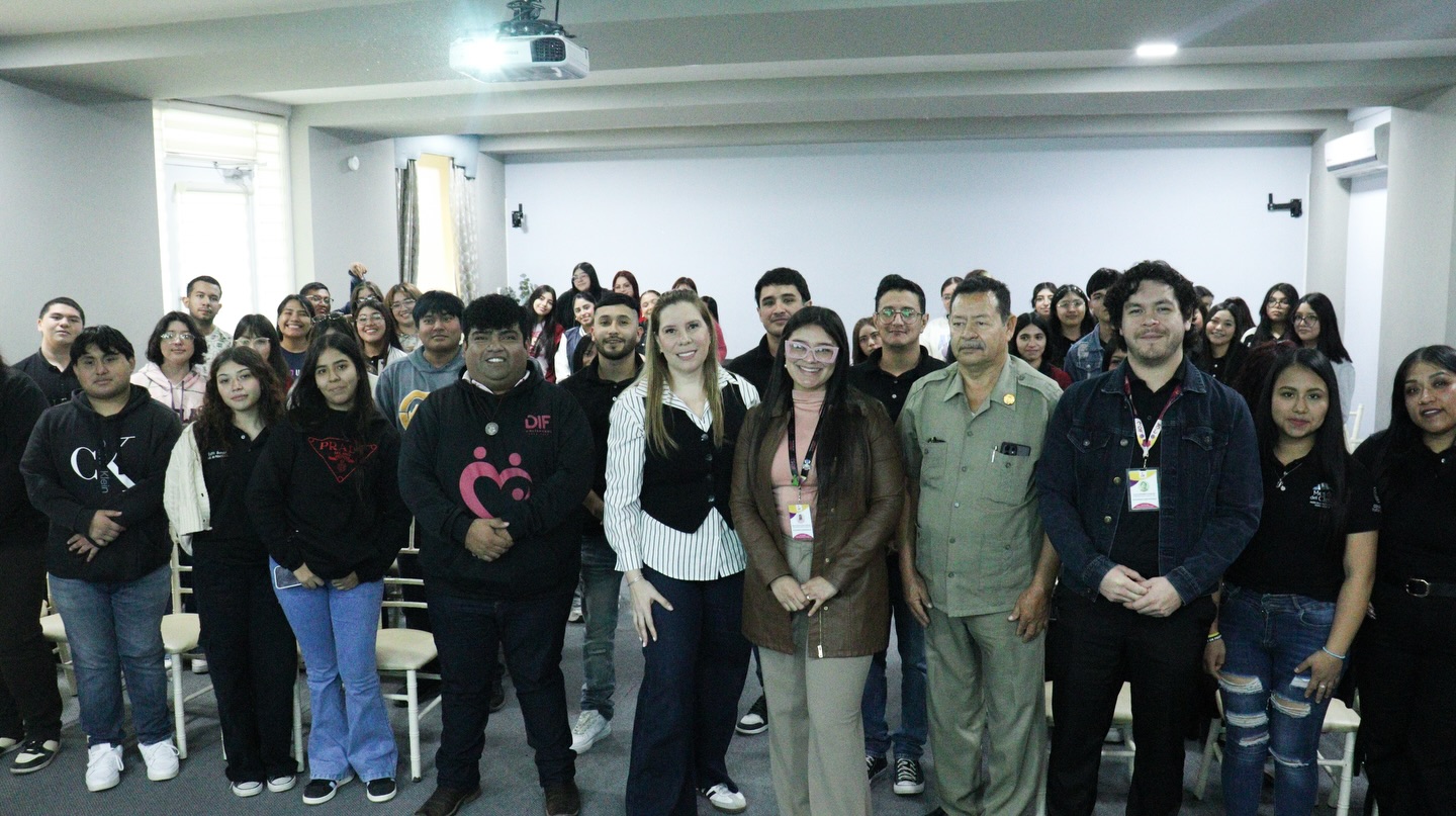 Hoy tuvimos la oportunidad de estar en la Universidad Miguel Alemán, participando en la Semana Nacional “Compartiendo Esfuerzos”, un espacio donde sectores públicos y privados se unen para crear conciencia sobre la prevención del abuso del alcohol y otras sustancias, protegiendo la integridad de la juventud y las familias.
Como Mesón del Cielo, compartimos quiénes somos y la labor que realizamos, recordando que en Jesús siempre hay esperanza, restauración y un nuevo comienzo para cada vida.
Agradecemos a la Universidad Miguel Alemán por abrir estos espacios que informan, previenen y fortalecen a nuestra comunidad.
Seguimos sirviendo y siendo luz para nuestra ciudad. 🙌🏻