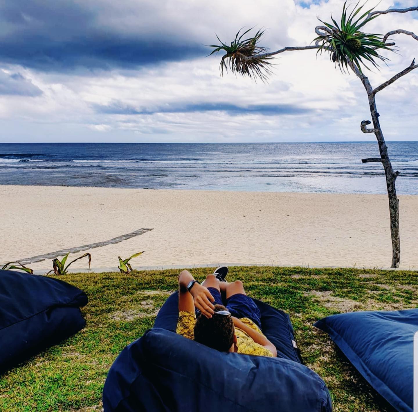 Just chilling. #lazytropicaldays #vanuaturesort #beachdays #beanbagsonthebeach #bluesky #whitesandybeach thanks for the photo @crossfityogi