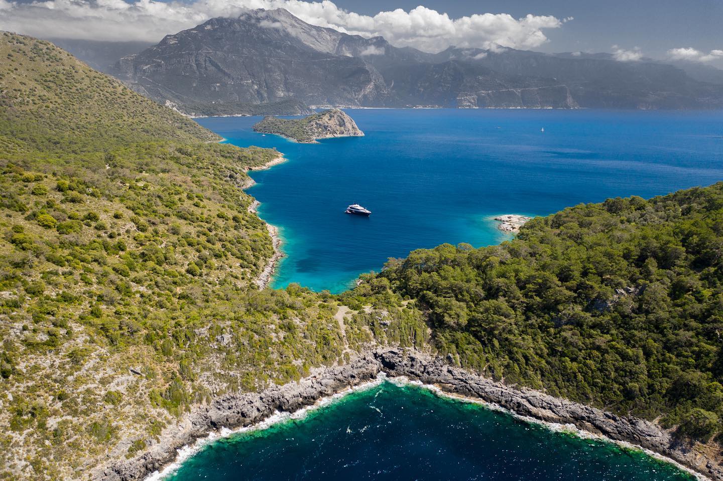 ๐ฅ Adrift Film Festival Banner Photo Contest 2021 ๐ธ
๐๐ผ NEW entry!!
๐ธ @theflyingyachtsman
#yachtiesonly for more information on how to enter follow the link in our bio
Update!!! 2021 Banner Photo Competition entry date has been extended to 1st October, 2021 ๐ธ and the cash prize doubled!
+ all submitted entries are valid
+ up to 5 entry submittal per person
+ photo required to be wide angle, high res, ocean themed, include all or partial of a boat, include a clear space for font, create a feeling of being โadriftโ
+ 1st October, 2021 entry deadline
+ $500 cash prize
+ guest seat on AFF judge panel
Please support Adrift Film Festival 2022 by joining us at the live event in 2022 at @parkandocean with donations to @yachtaidglobal
#yachtiesonly #yachtlife #yacht #yachtparty #yachtlifestyle #yachting #yachts #yachtcrew #yachtbroker #yachtcharter #yachtlover #yachtstyle #yachtworld #yachtingworld #yachtie #yachties #yachtieworld #yachtielife #yachty #captain #deckhand #stewardess #chef #crew #crewlife