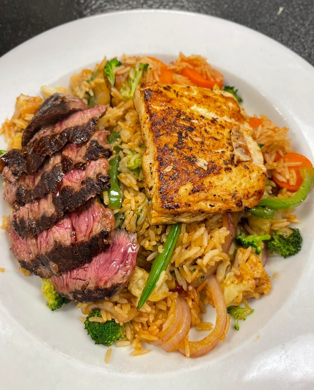 Our Stir Frys are a customer favorite…this one is a “Pick Two” with Center Cut Sirloin and Mahi Mahi. We make our own Yum Yum, Stir Fry Sauce and offer Sriracha as well to make this dish complete. This picture was taken of a random customers order coming across the line…#orderup #cheflife #stirfry