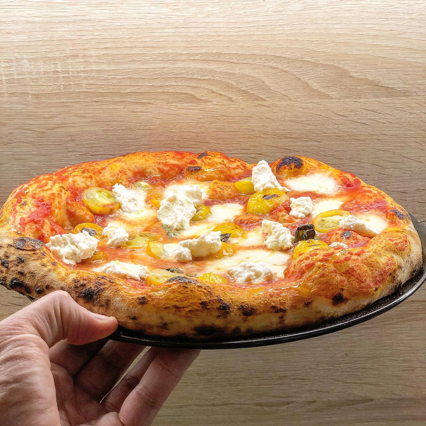 Loving yellow datterino tomatoes and ricotta cheese on a #margherita base 😍
Remember that pizza toppings can be added after cooking as well! 🍕
#pizzalover