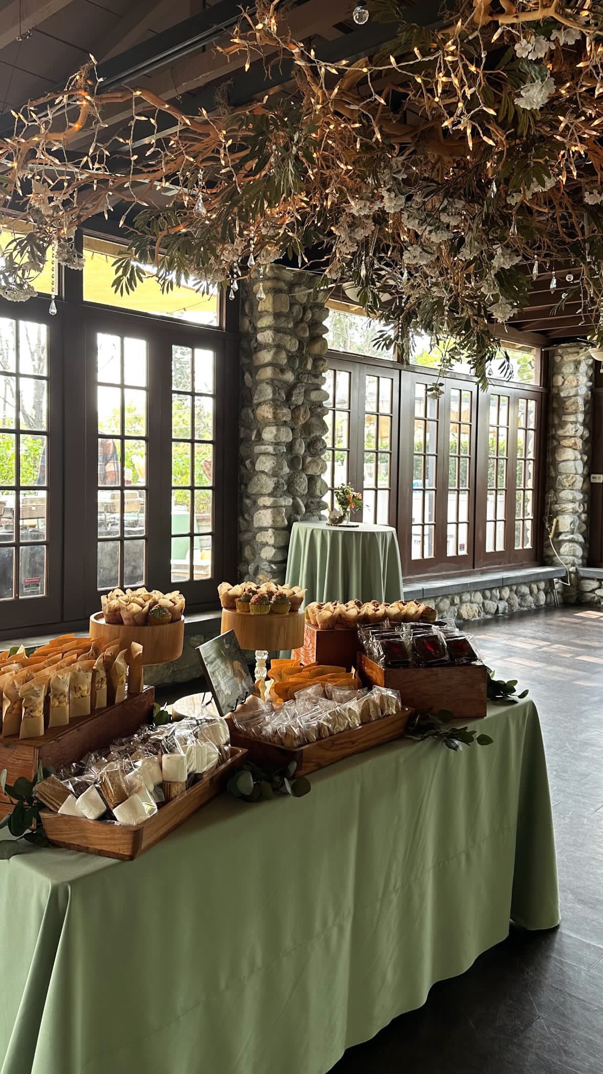 We can’t help it we LOVE our caterers 😭!
@spaggis_chefhenry
@felipes_catering_events
@californiacookout
@gourmetgourmetcatering
@itsgraze_y
@fivestarcatering831
✨ Book a Tour ✨
& we can go over why they are the best of the best!
https://www.honeybook.com/widget/la_villa_bella_285791/cf_id/5a9db0656d4bb85741e0a1d9
