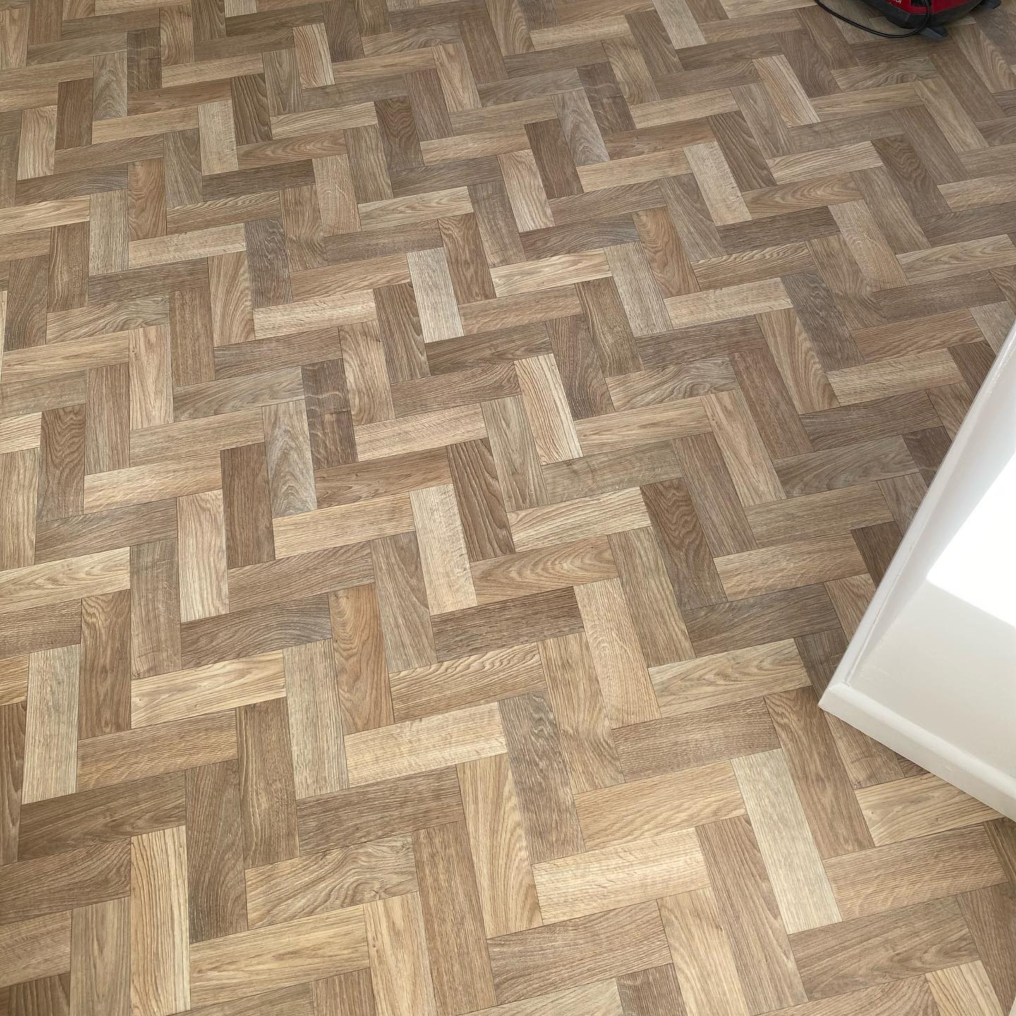 Today’s job...old carpet uplifted and replaced with a Herringbone Vinyl ✅🌟 #vinylflooring #flooringinstallation #flooringideas #herringbonefloor