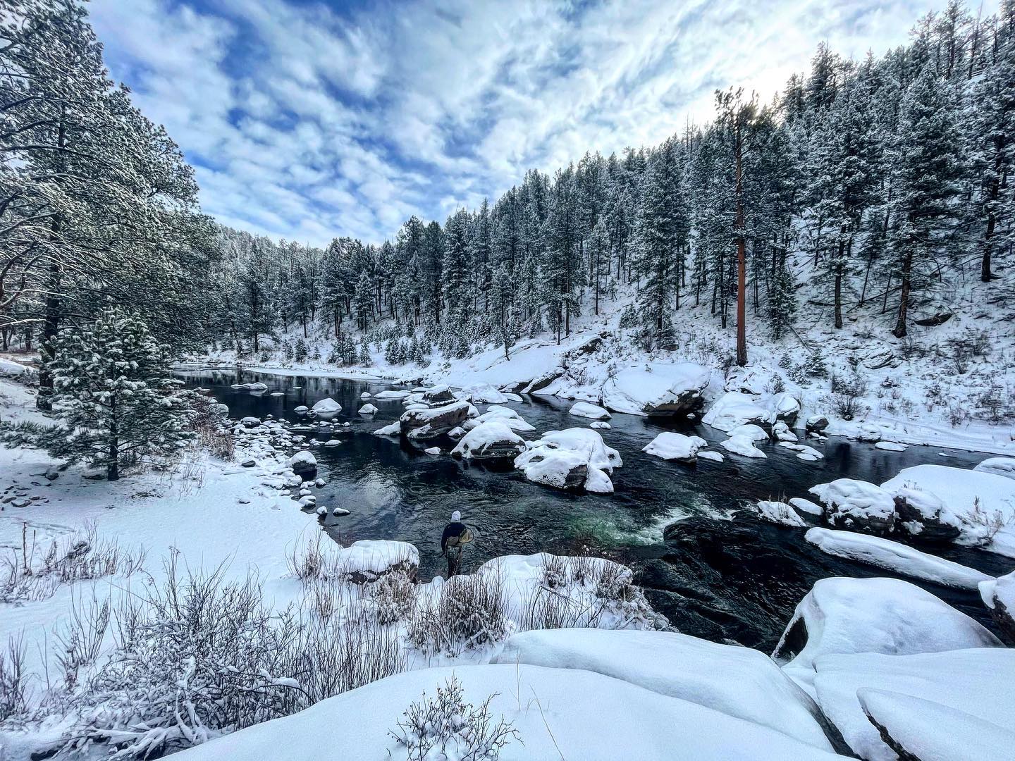 Snow filled canyons with little to no foot traffic in the mornings make for great days on the river.
•
#colorado #flyfishing #winterfishing #snow #canyon #flyfishingcolorado #getoutside #liveyourbestlife #troutfishing #southplatte #winterwonderland #powder