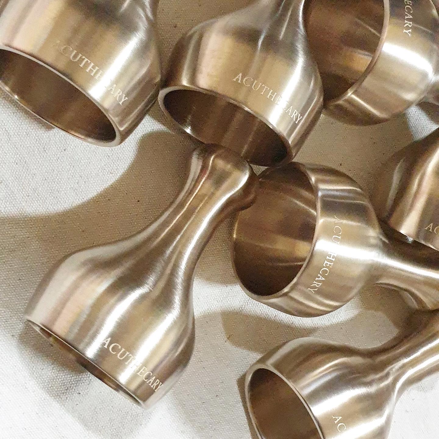 #acuthecary signature stamp #guasha massage tools are hand crafted from 100% #yugi metal (Cu)78:(Sn)22 - rich in great benefits of copper such as anti-inflammatory + antioxidant properties to reduce body tension and toxicity ✨Coming Soon✨
✔️Discounts available for healthcare and beauty specialists
#selfcare #selflove #30s #40s #naturalbeauty #acupressure #acupuncture #facialmassage #bodymassage #reflexology #skincare #la #nyc #newportbeach #oc #ca #guasha #facelift #antiaging #kbeauty #metal #art #handmade