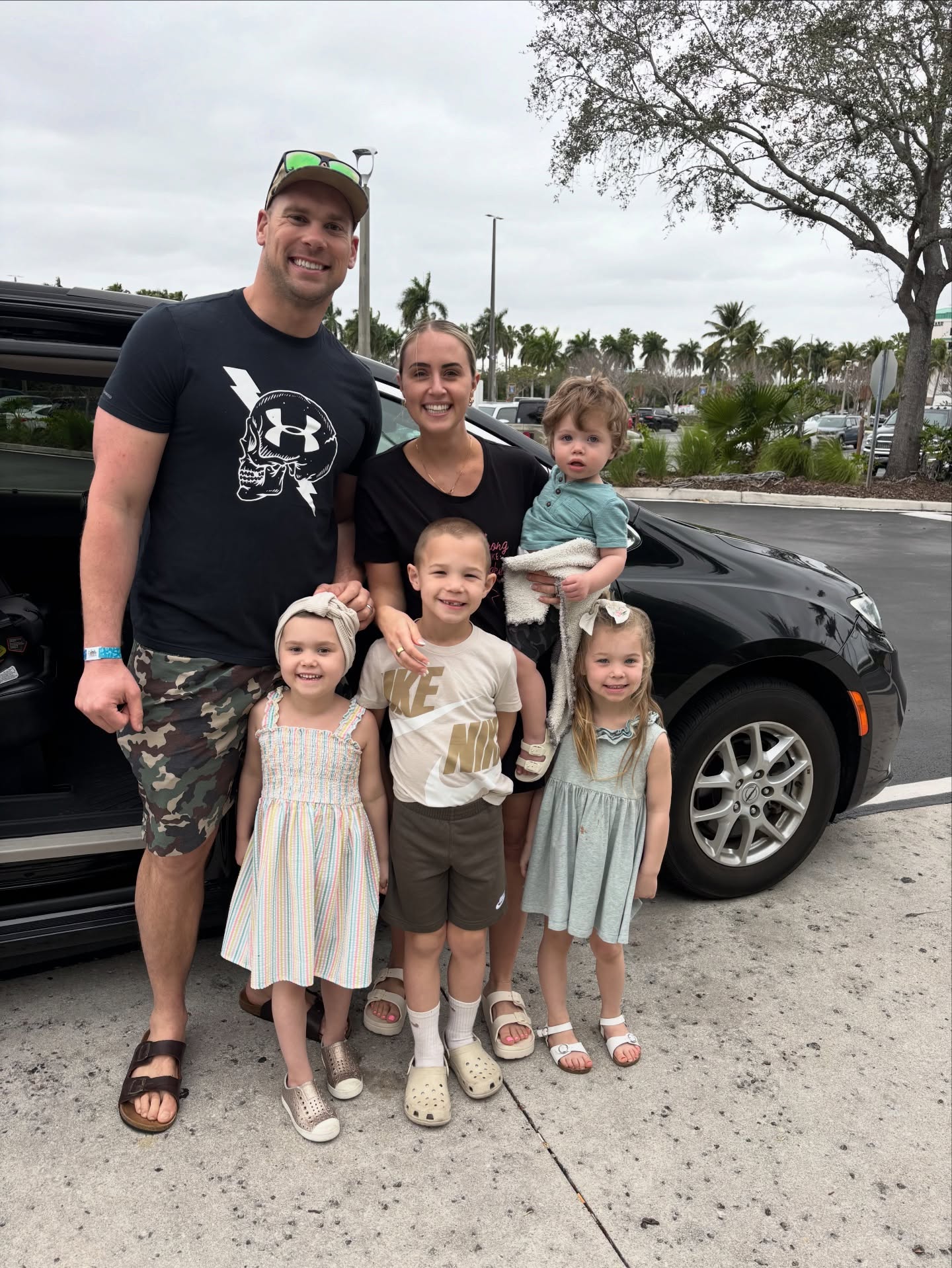 This week, we had the pleasure of transporting the Boyle family 🤍☀️
Fun fact: Nick Boyle played 8 seasons in the NFL with the Baltimore Ravens 🏈
We’re beyond grateful for the trust and the opportunity to be part of your South Florida experience. Thank you for letting us take care of your family and guide you around town 🌴
#SonnyToursTransportation #SouthFloridaTravel #FamilyTravel #BaltimoreRavens #PrivateTransportation