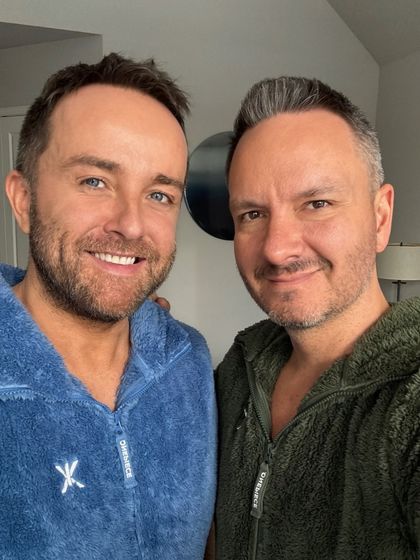 staying warm and cozy for the winter weekend
#gaycouplegoals #huabands #loveislove #misterandmr