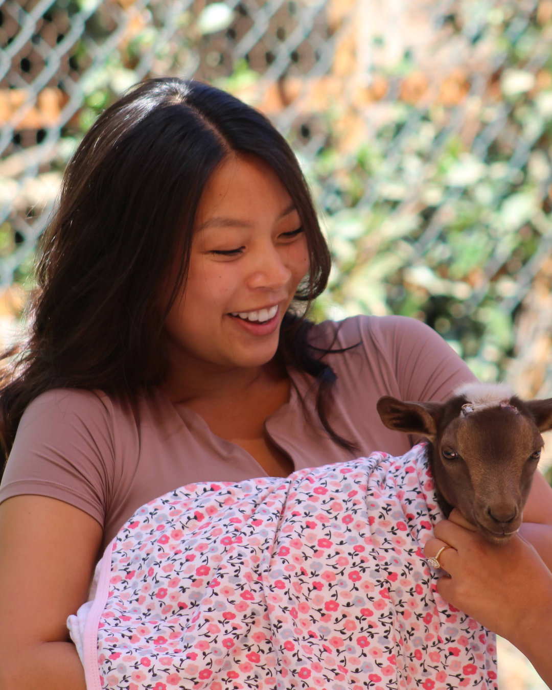 Baby goats are here — and Snuggle & Stroll just got extra sweet. Baby goats 🐐 + baby llama Casanova 🦙
This is a very special moment on the farm.
Join us for our Snuggle & Stroll Events → link in bio