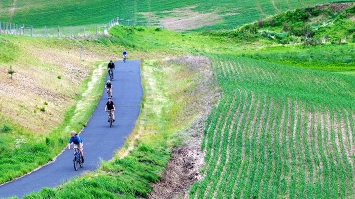 Did you catch the Latah Trail in today's @mpdailynews ??
"Lined up on the Latah Trail: On a windy Monday afternoon, a group of cyclists make their way east on the Latah Trail just outside of Moscow."
📸 by @zackwilkinsonphoto
https://dnews.com/local/lined-up-on-the-latah-trail/article_276d3933-0102-5f44-9557-af922593882f.html