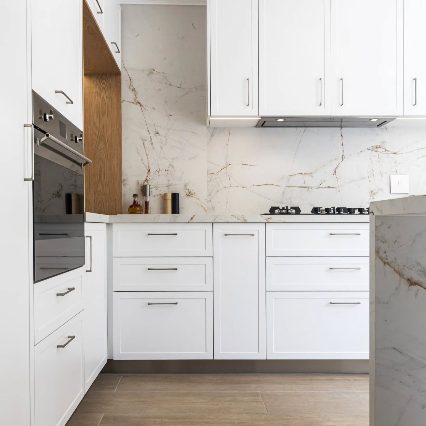 Clean, classic and warmly contemporary.
Crisp white shaker doors bring timeless elegance, beautifully balanced with natural wood accents that add warmth and depth.
Finished with porcelain stone surfaces for durability and understated luxury, this kitchen is designed to feel both refined and inviting.
.
.
.
#ShakerKitchen #ShakerStyle
#KitchenDesign #ModernClassic
#TimelessInteriors #WhiteKitchen
#WoodDetails #NaturalTextures
#PorcelainStone #StoneSurfaces
#InteriorInspo #KitchenInspiration
#CustomCabinetry #DesignDetails
#LuxuryKitchen #camiinteriors