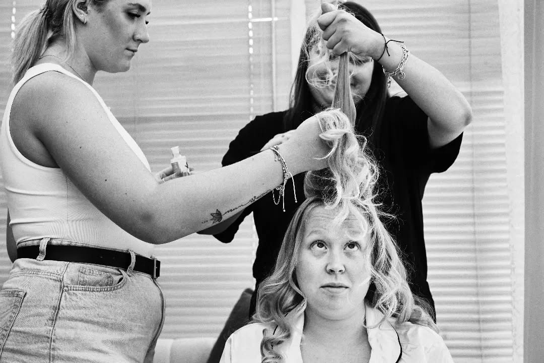 One that made me smile from Laura and Sam's wedding a couple of weeks ago #wedding #weddingphotography #documentaryweddingphotography #bnw #weddinngsinblackandwhite #fearlessphotographerscom #realweddings