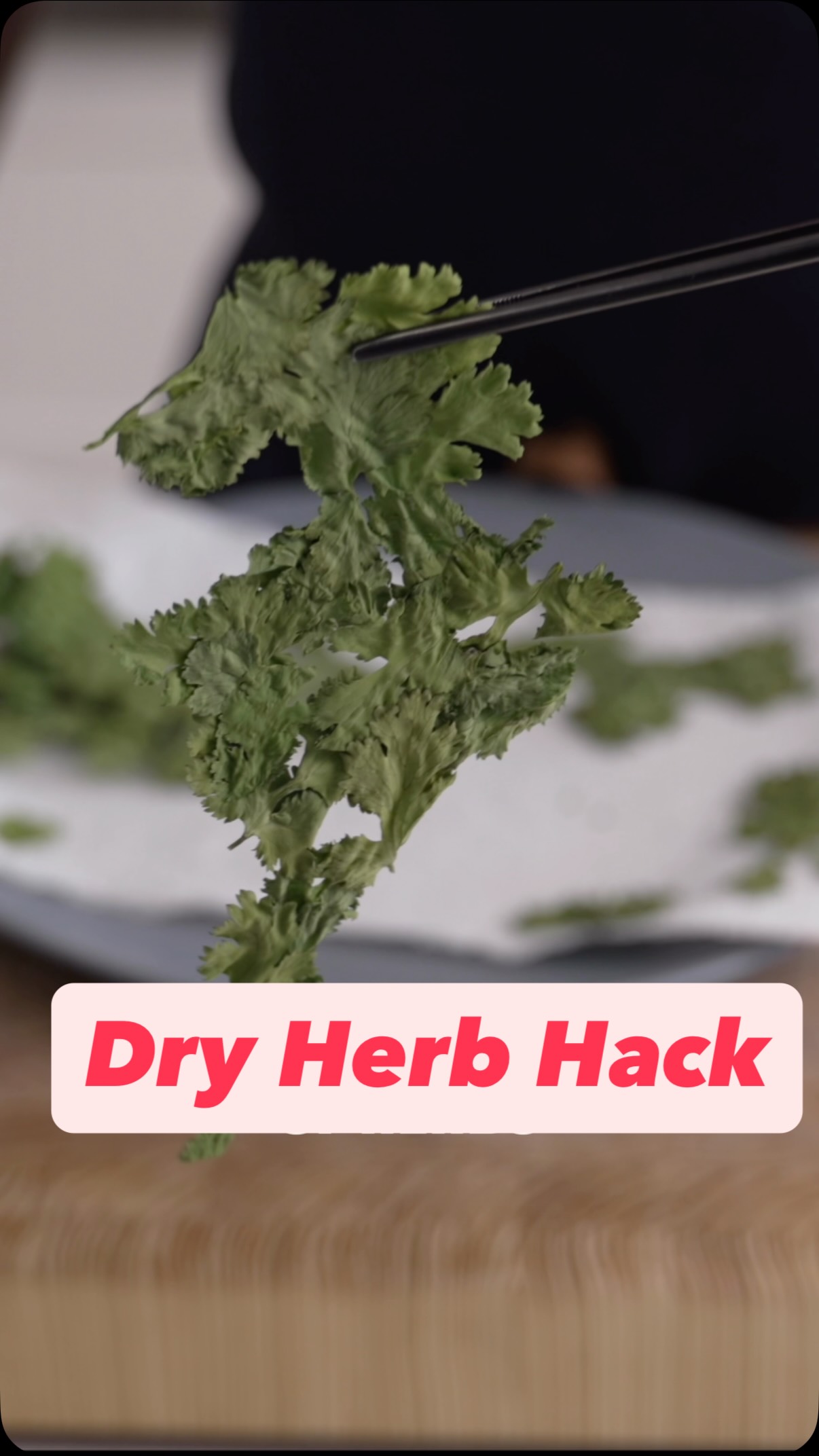 Here’s a great hack for Drying Herbs at home in no time at all!!
Recipe 👇
Pick herbs leaves and put on a plate lined with kitchen paper.
Spread herbs in a single layer. Place another piece of kitchen paper on top.
Microwave 2-3 mins on full power.
Crisp up by hand or through a strainer.
Works with all sorts of herbs and keeps for sometime in a airtight container 🙌🏾 #chefsofinstagram #cheflife #chefhacks