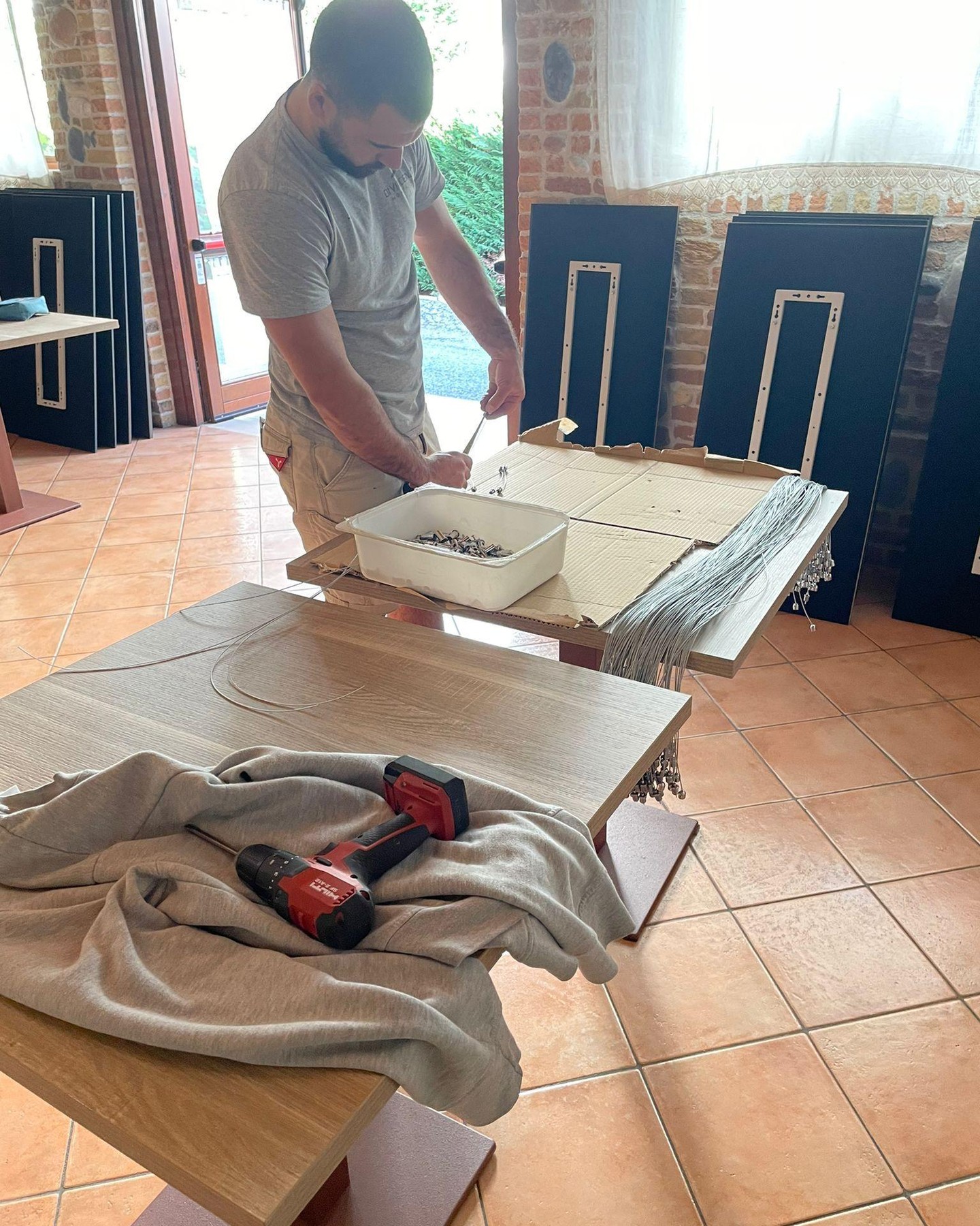 Handy Furniture Fix is the trusted partner for office furniture dealers, kitchen dealers, and furniture contractors. We work side by side with your team to ensure smooth, seamless projects from start to finish. White Glove Service guaranteed.
Count on us. Contact us today to connect.