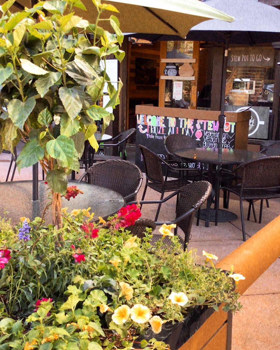 Opening day is SATURDAY!!!!!
Join us for some frozen drinks all day and live music from 3-5 this Saturday and Sunday🇺🇸 🍻☀️ Look forward to seeing you on our patio!
#eatsnowmass #stewpot #snowmass #snowmassmall #aspensnowmass #gosnowmass #visitaspen