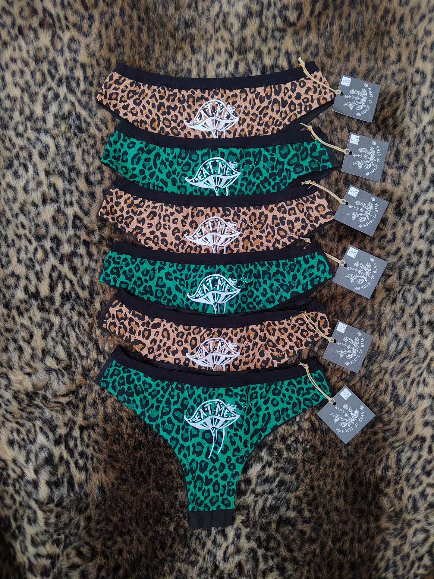 the listings on my website for one and three pairs of leopard print pants now have both colour options available on the drop down menu šš
choose between green and brown leopard print fronts, both with black elastic and hemp/cotton blend black fabric on the back
www.houseofbeanco.com
#leopardprint #leopardprintpants #leopardprintlingerie #eatme #hempclothing #aliceinwonderland #mushrooms #mushroomclothing #botanical #sustainableclothing #screenprint #handmade