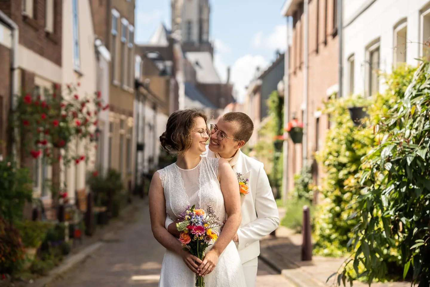 Morgen is het weer WEDDING TIME 🥳💕 Na een heerlijke, lange vakantie in Vietnam (als je foto's wilt zien kun je me volgen op mijn persoonlijke pagina @selma.hamzic) ben ik weer helemaal ready voor de bruiloften en newbornshoots de komende tijd 🙌
Psstt, check een paar posts terug: van verlovingsshoot naar bruiloft 🤩
#bruidsfoto #verloofd #bruidsfotograafdelft #bruidsfotografie #bruidsfotograafzuidholland #bruidsfotograafnederland #weddingphotographer #wedding #weddingphotography #wijgaantrouwen #trouwenin2023 #trouwenindelft #delft #stadhuisdelft #trouweninzoetermeer