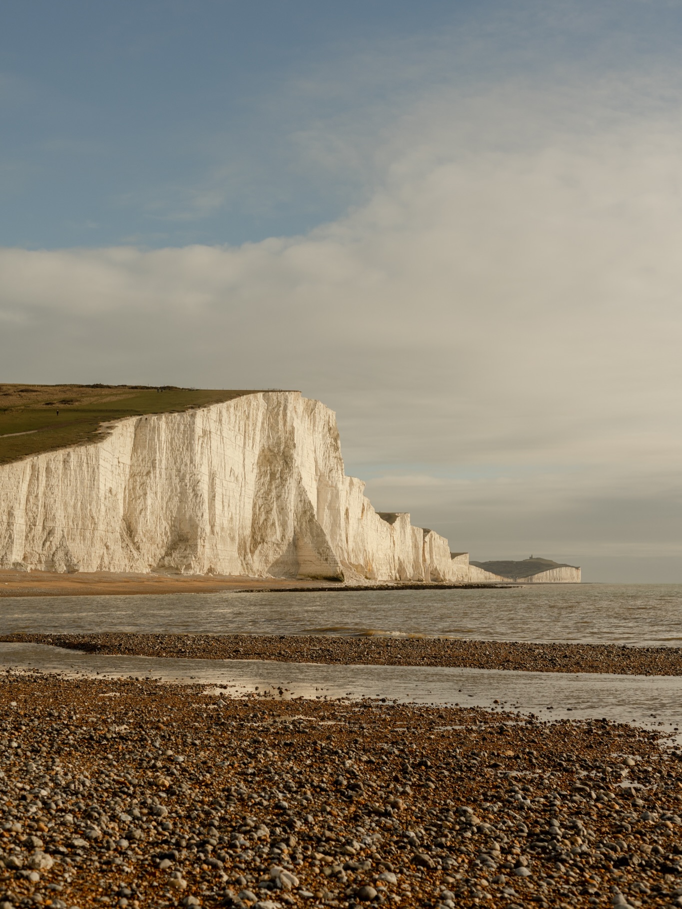 In awe with this incredible views. A reminder that nature is truly magnificent and inspiring.
A solo hike along the Seven Sisters scenic path. Simply hop on a bus from Brighton or Eastbourne to explore this stunning coastline 🌊
@visit.brighton @visiteastbourne
#SevenSisters #VisitBrighton #Traveltips #Brightontraveltips #travelphotography