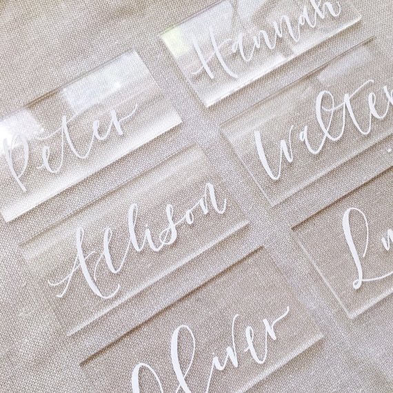 Need assistance finding your seat? Please look for your lucite place card. #erikamsummers #eventplanner #corporateeventstyling #eventstyling
