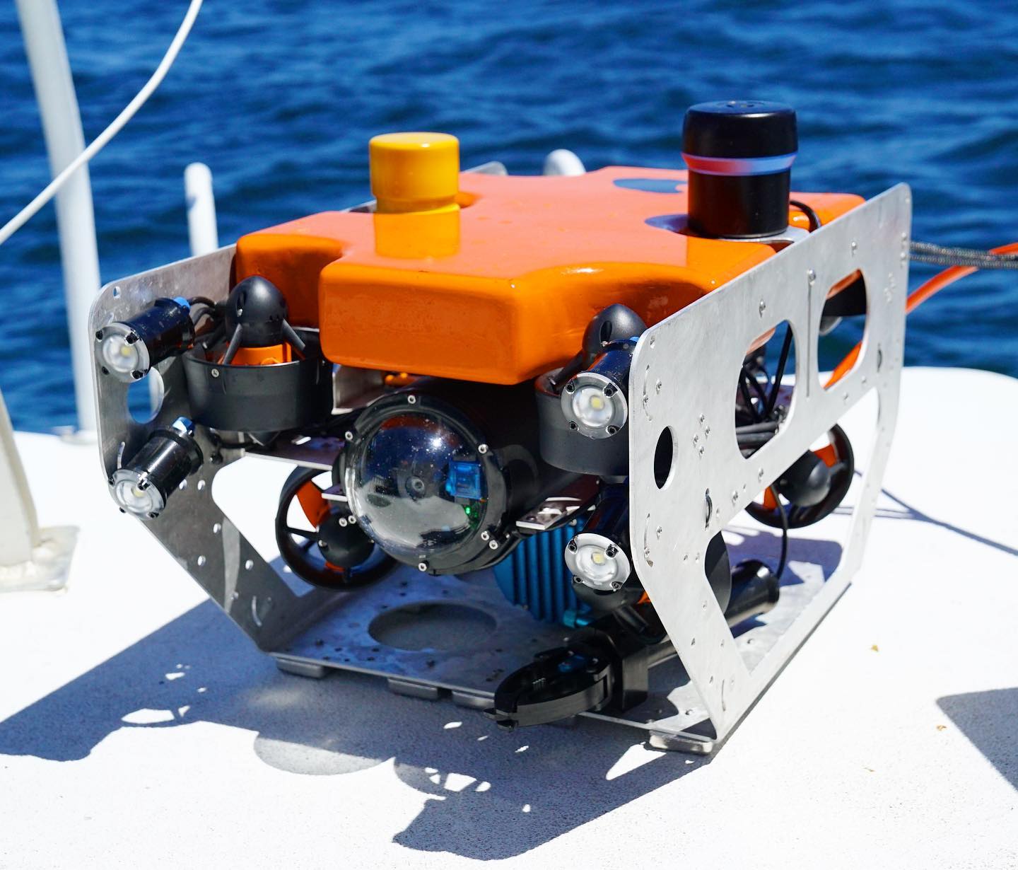 Our #hydroacoustic systems can be installed on any type of #ROV or #AUV for #navigation and #tracking
Pictured here’s our #LongBaseline #GPS fitted on a @poseidonrobotics system, providing sub-meter accuracy positioning in a 1 km2 area
#scuba #diving #underwaternavigation
#underwatercommunications
#underwatergps #subseatechnology #commercialdiving