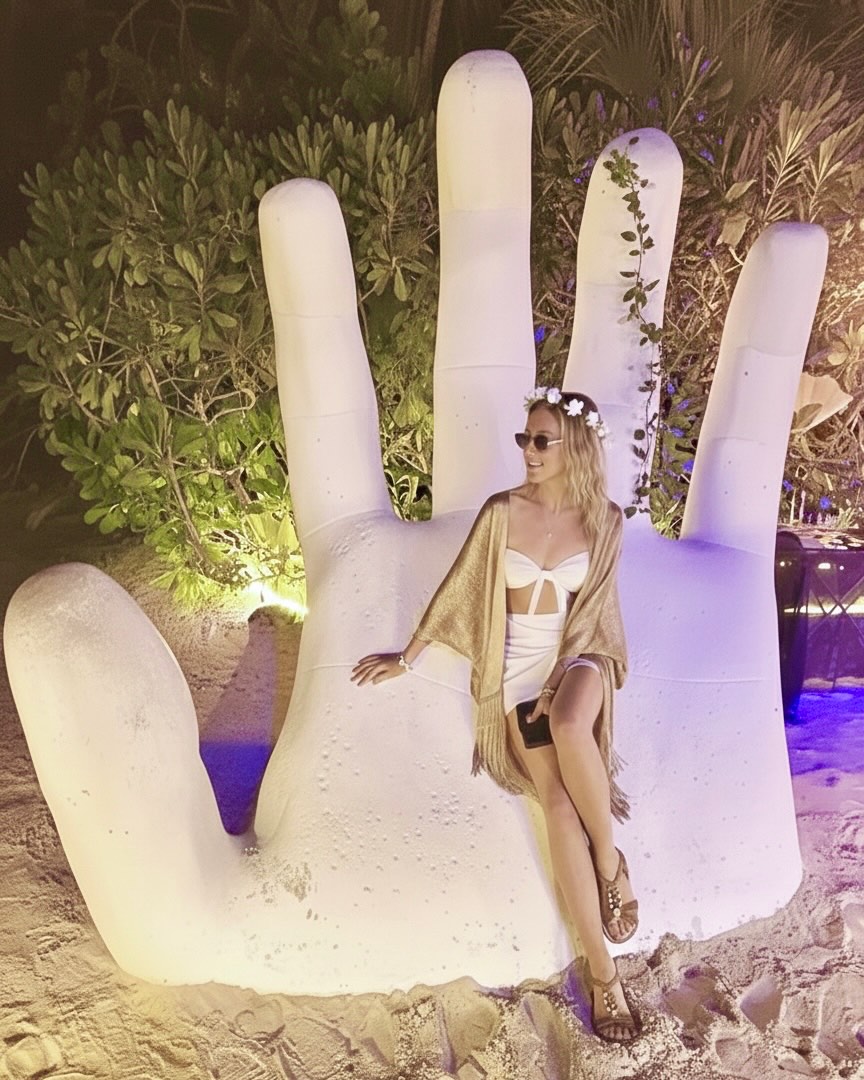 Born in chaos. Raised by rhythm. Guided by love. 💖
@porqueno.tulum
Where dancing becomes therapy 💃🏼
Where strangers become family
Where souls reunite 🎶🌍
Music brings us back together
From all around the world
Again. And again. 💫
This year in Tulum, everything aligned
My purpose. My voice. My path. ✨
Naturopath. Holistic soul. 🌿
Learning to speak through sound 🎧
With my tribe of wild, beautiful weirdos 👽✨
Saving the world
One heart-BEAT at a time ❤️🔥
With love,
@dame.naturopathe
(or Melly for intimates 🎧🦄)
#Naturopath #HolisticHealthCoach #DancingIsTherapy #TulumVibes #MusicIsTherapy