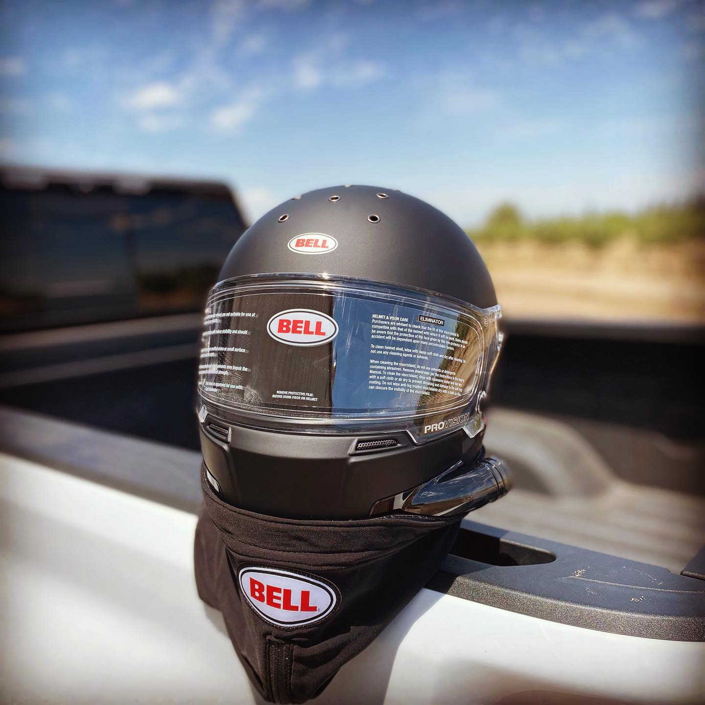 Have a -4 roll cage but still want to run @ruggedradios Air pumper! No problem @bellhelmets eliminator forced air does the trick and your head won’t hit the roof!