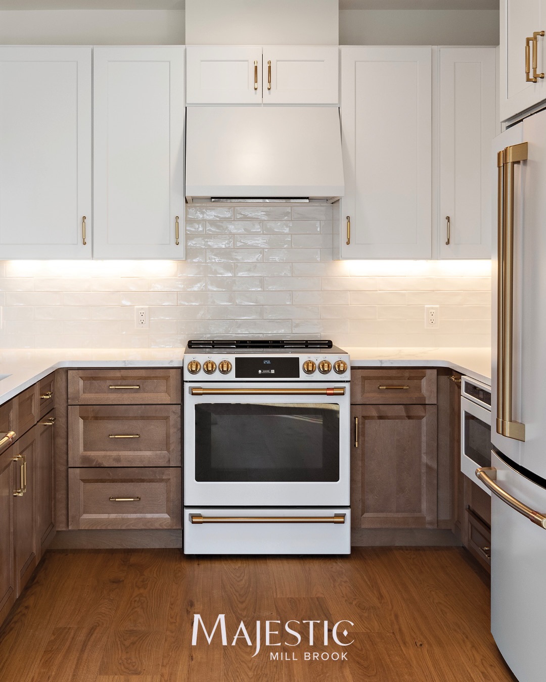 ✨Sunny Corner Unit FOR SALE✨
📍1025 Massachusetts Ave, Unit 213
Arlington MA
🛏️ 2 BD
🛁 2 BA
📐 1,307 SF
• GE Café brand appliances including microwave drawer
• White shaker upper and wood toffee lower cabinets
• Elegant bronze hardware
• Community amenities include an Urban Garden, Courtyard, Roof Deck, Fitness Center, and Secure Parking Garage
• Pet friendly community
• 1 deeded parking spot in secure garage
Contact listing agent below with inquires!
👤 Paul Cirignano
📞 781.570.9007
✉️ Paul@TheSynergyREgroup.com
🔗 Link in bio for more info.
.
.
.
.
#condo #newconstruction #condoforsale #2bedroom #luxurycondo