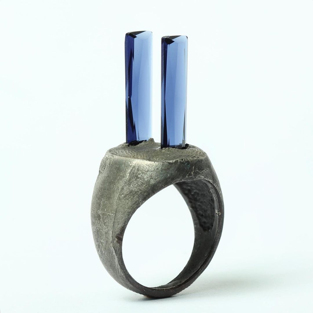 .
@karlfritschrings :
Silver fake sapphire