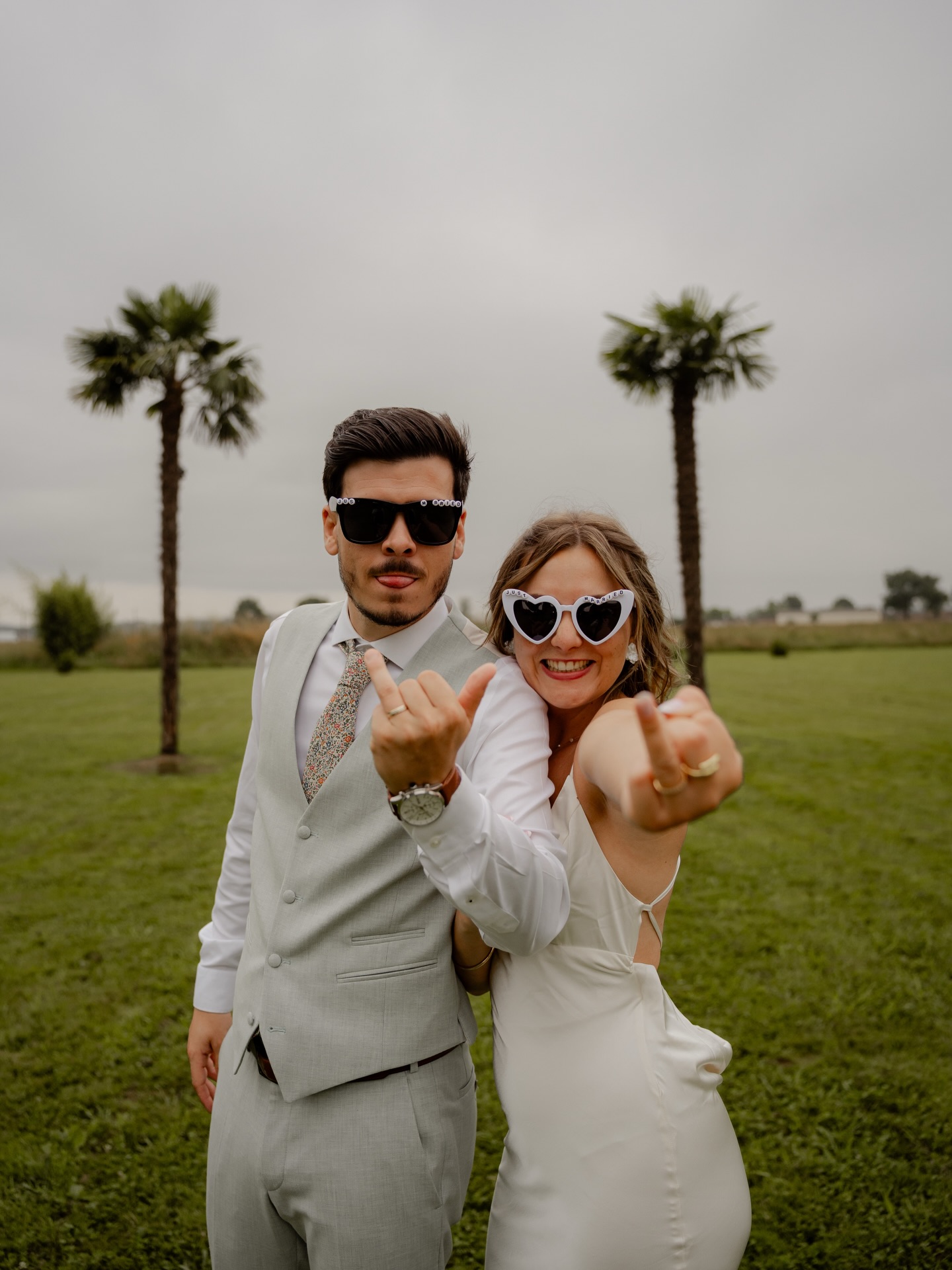 2 TENUES, 2 AMBIANCES ❤️🔥
Florine et Alexandre, un couple tendre & complice.
Un couple qui voulait être totalement libre d’être eux même pour leur mariage 💒
Les accompagner dans cette aventure pour leur offrir des souvenirs de dingues, c’était ouuuf 🔥
Il me reste 6 places maintenant pour cette année 2026 & l’agenda est ouvert pour 2027 !
Donc si tu veux faire parti de la team des mariés complètement libres, c’est par ici 💌
____________
Maquillage : @sissoumakeupartist65
Robe : @a.nous.deux_
Costume : @lbm_pau
Domaine & Traiteur : @domaine_ferreol
DJ : @dj.monsieurb
Gâteau : @lafabriquealex_patisserie