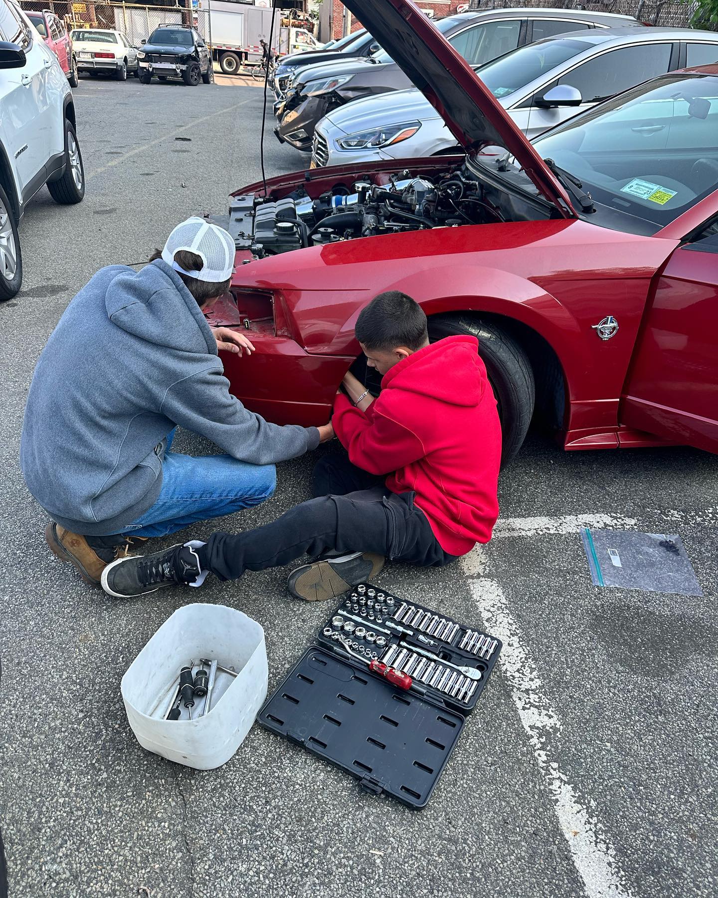It’s great to see that there are still some young guys who want to learn. #teachthemyoung #stillhopeforthisgeneration #mustanggt #magiccollisioncenter #learnaskill #carsarelife