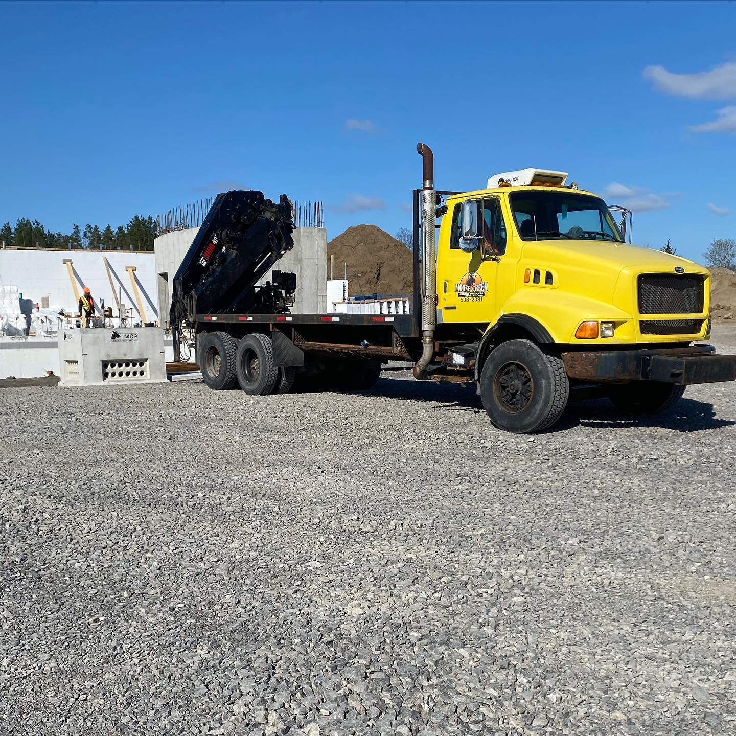 Beautiful Monday morning delivering a three phase transformer base and pad!
#MCP #moosecreekcementproducts #precast #transformerbase #hydro #hydroone #kemptville #utilityproducts #sterling #hiabcrane #canadianmade #concrete