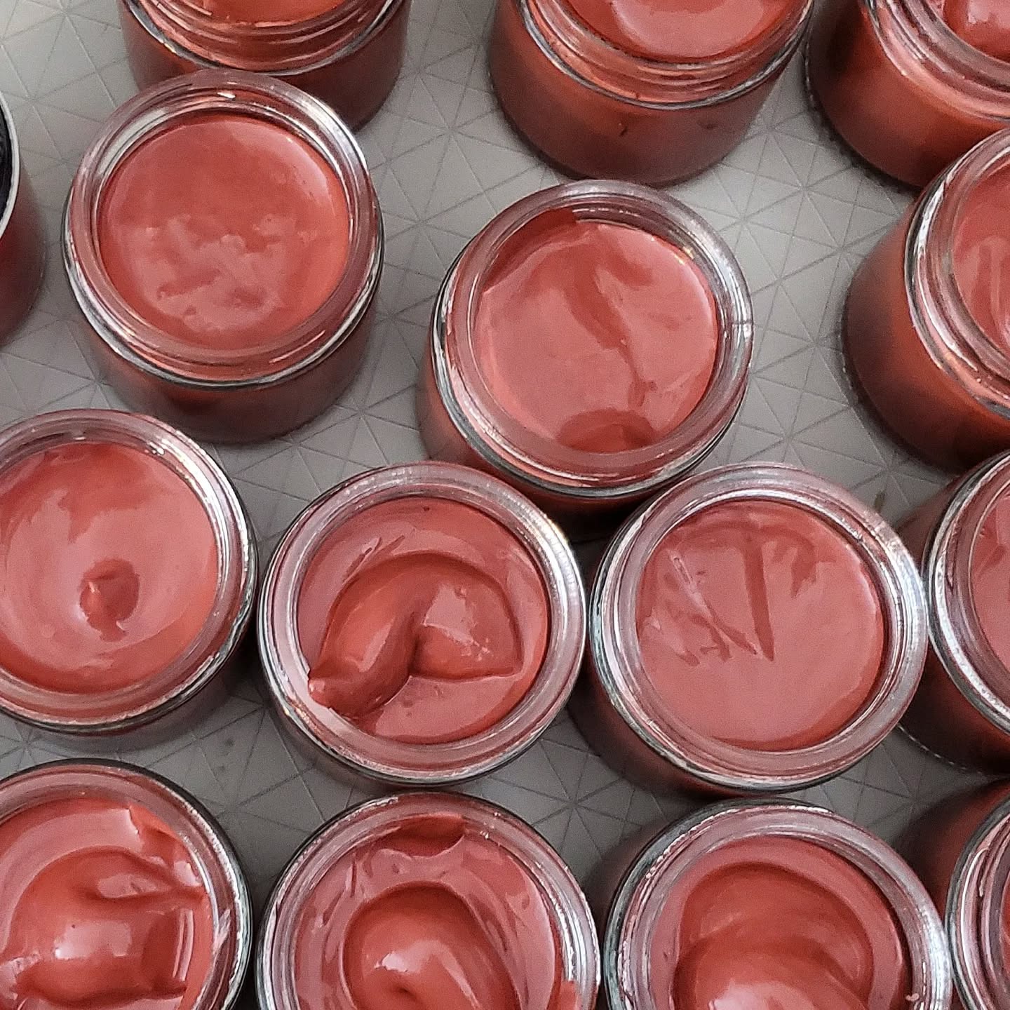 Our la vie en rose 🌹 aloe vera face mask is the perfect tool for absorbing all the oil out of your skin!
Made with all natural ingredients friends and family will love this product!
.
.
.
.
#sustainableproducts #love #montrealshopping #montreal #ecoliving