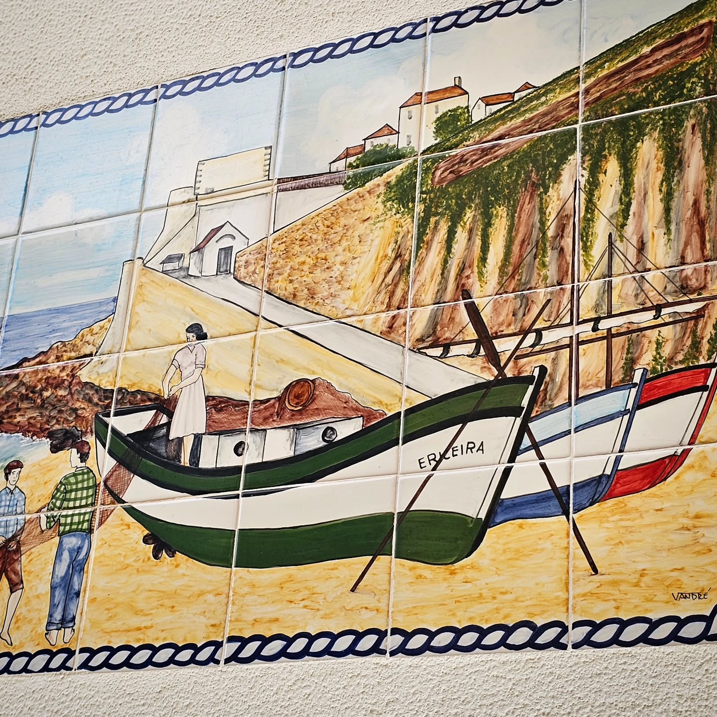 In Portugal even the façades tell stories. These azulejo panels once offered protection, devotion and identity, blending art and architecture in everyday life. From maritime scenes to sacred icons, each tile mural is a small window into history and a reminder that real estate here is never just about walls. It is about culture.
#azulejos #portugueselheritage #architecturaldesign #details #historichomes