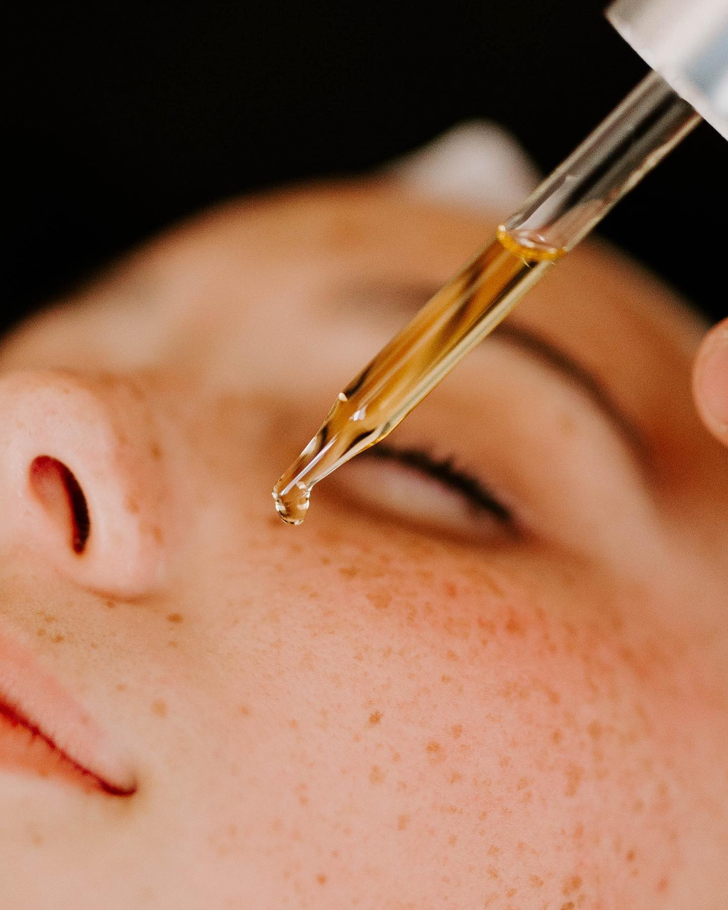 You know our favorite face oil is our must have Holy Grail Oil! This is the perfect gift to give this holiday season or purchase it for yourself to achieve perfect dewy skin just in time for holiday gatherings! 🌟
#Holiday #giftidea #giftgiving #Holygrail #skincaretips #selfcare
#selfcarematters #Onesocietyskincare #products #skincareproducts #dewy