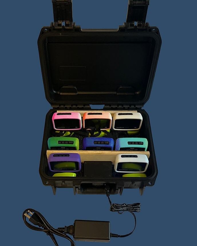 Fresh case design, making its way onto the site! The perfect companion for your smart oarlocks: organize, charge, and transport a full boat’s worth of devices with just 1 single wire.