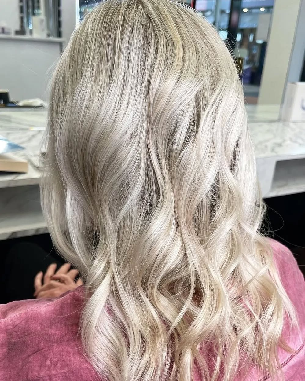 Beautiful creamy blonde for our lovely guest Cathy ❤️🥂
To achieve her look we applied a full head highlights, toner, wellaplex & deluxe treatment 🥰
Her stunning colour complemented with gorgeous style cut & blowdry 💕
...
Ph: 38209818
Book Online: link in bio