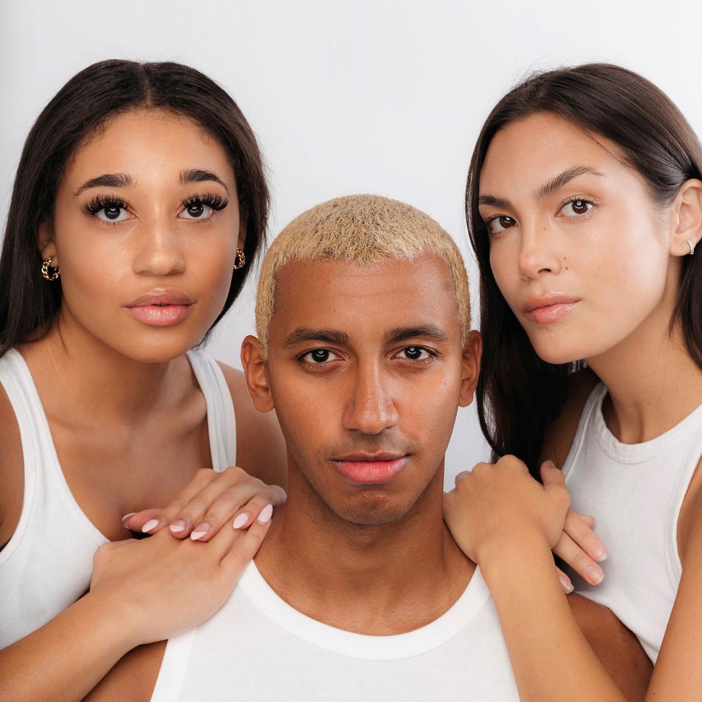 Living a clean lifestyle means matching the quality of ingredients for your skin!
At Butterfly High, we use a small list of clean ingredients to help you achieve glowing skin.
Both hyaluronic acid and cbd help you achieve a flourishing skin barrier with essential skin oils. Non-irritating, hydrating, anti-inflammatory, and essential for people with dry, sensitive skin !
Learn more about our clean skincare product, the daily greens hydrating glow serum, on our website (link in bio)
#cleanskincare #skincare #clean #cbd #glowingskin #butterflyhigh