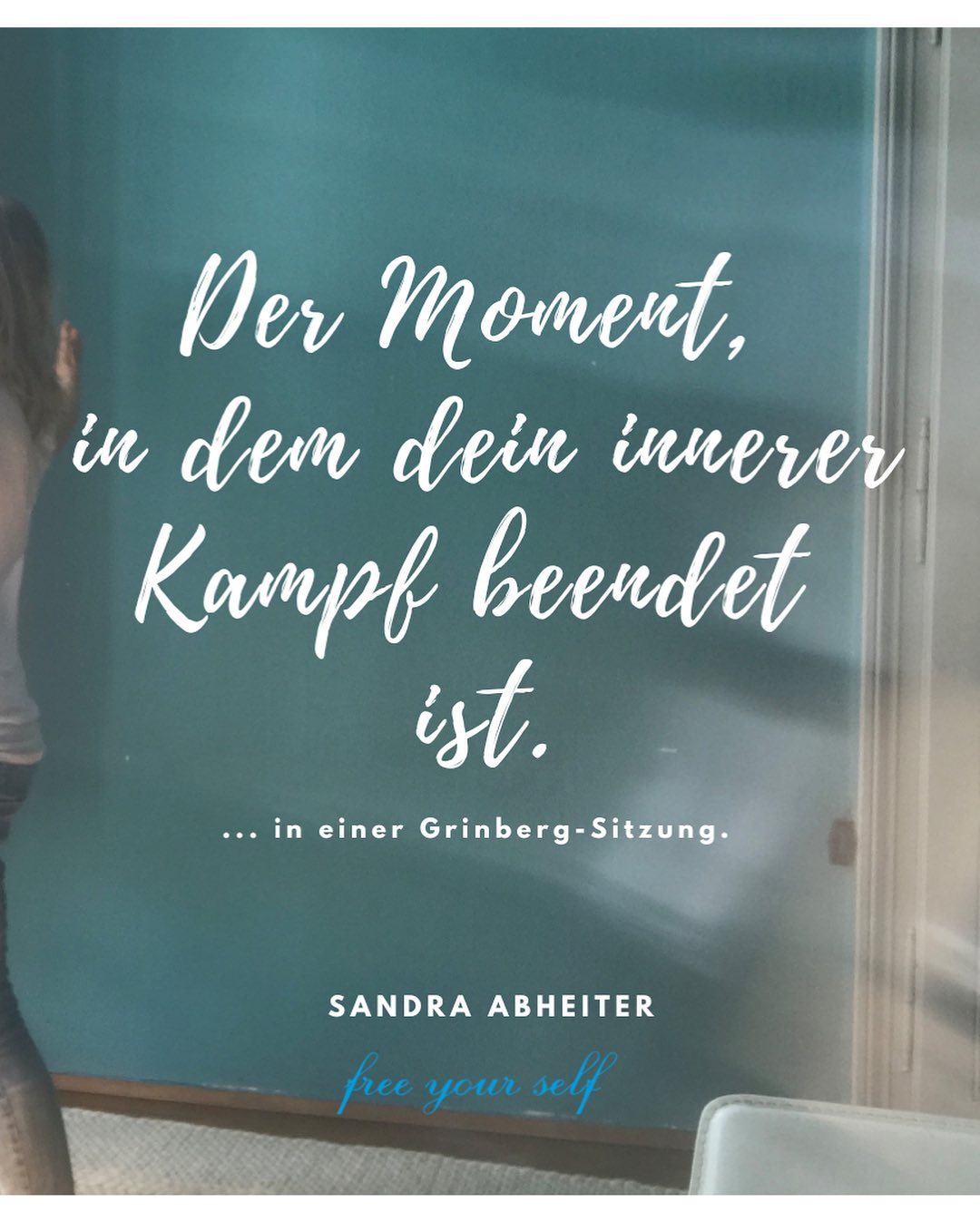 Manchmal mag man einfach nicht so sein, wie man ist. Genauso wenig mag man dann auch die Menschen, die Situationen oder die Umstände, die einen damit konfrontieren, dass man gerade so schwierig, so hilflos, so anstrengend, so bedürftig, so unsicher, so unzufrieden, so wütend, so arghhhh 🤬ist. Also kämpft man dagegen an. Der Moment, in dem der innere Kampf beendet ist, welch Erlösung!