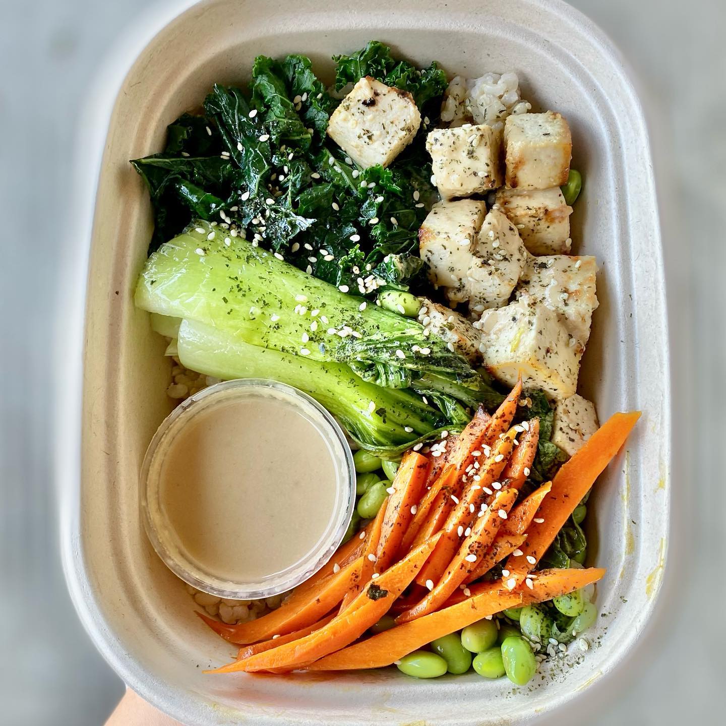 Japanese inspired tofu bowl with a creamy miso sauce and furikake (seasoning with nori seaweed and sesame seeds) 🤤
#healthymealprep #fooddeliveryservice #sanluisobispocounty #glutenfree #dairyfree #therapeuticchef #naturalchef #vegan #sanluisobispofoodie #baumancollege #locallysourced #sanluisobispofood #atascadero #templeton #pasorobles #cayucos #morrobay #lososos #5cities