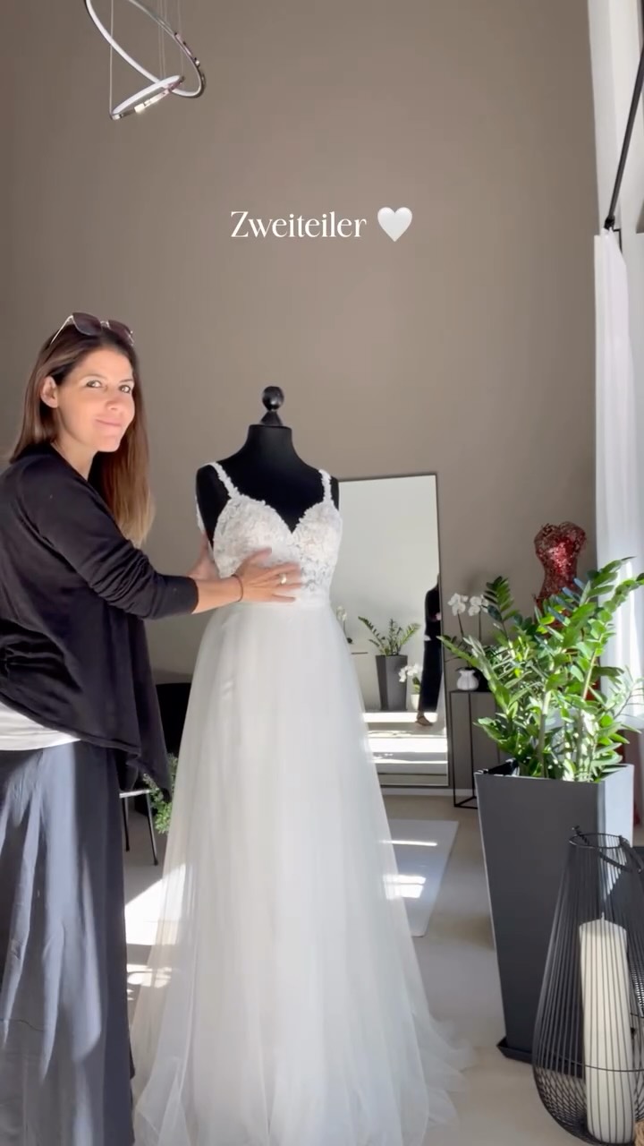 Schaufenster Check: Zweiteiler! 😍🤍
Unendliche Möglichkeiten...
#bride #weddingdress #brautkleid #zurich #carolinaryf