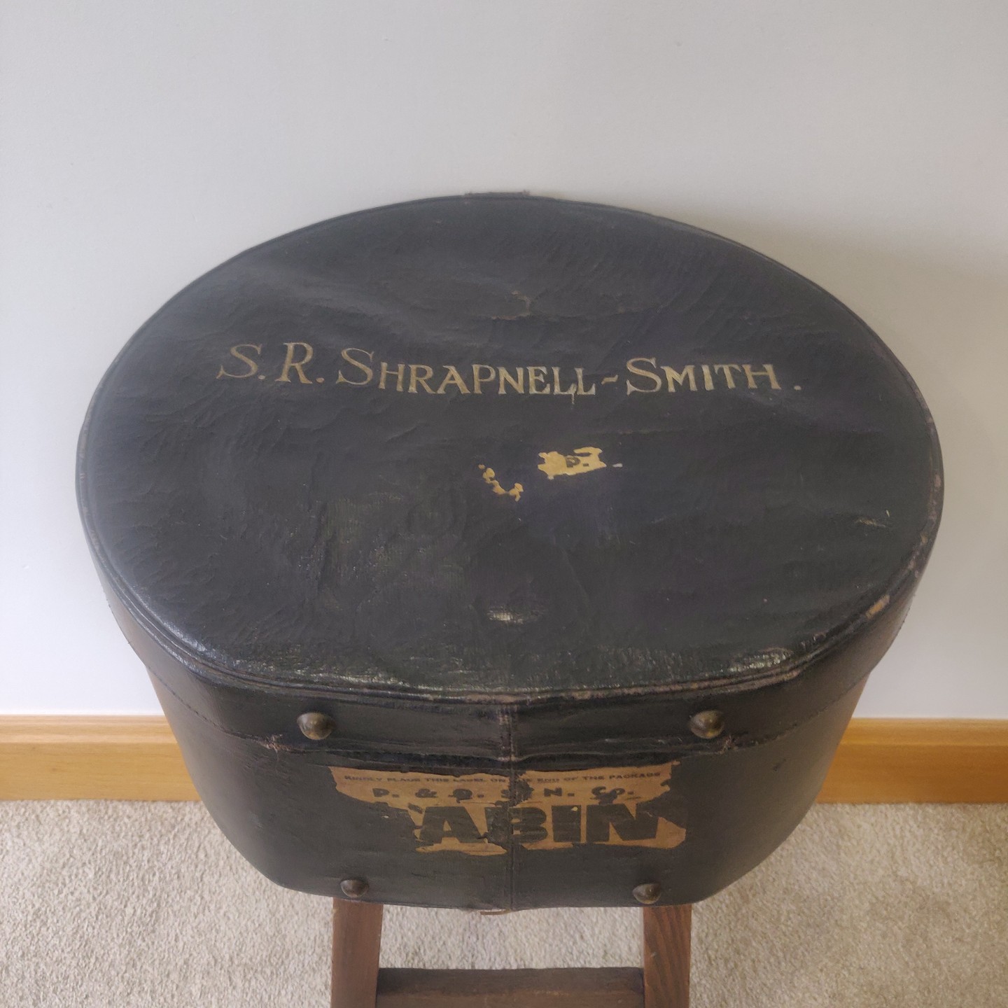 Transform your home with this visually inspiring Antique Victorian silk lined leather hat box! An exquisite piece of history, now for just £95. Link in Bio #Antiques #HomeDecor #VictorianEra