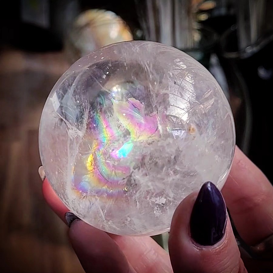 Can we just take a minute for this absolutely incredible rainbow pocket...
Ok - deep breath, & tell me:
What do you see in the sphere?
★
Clear Quartz - The Master Healer
• Clarity : Purity : Balance •
🌈